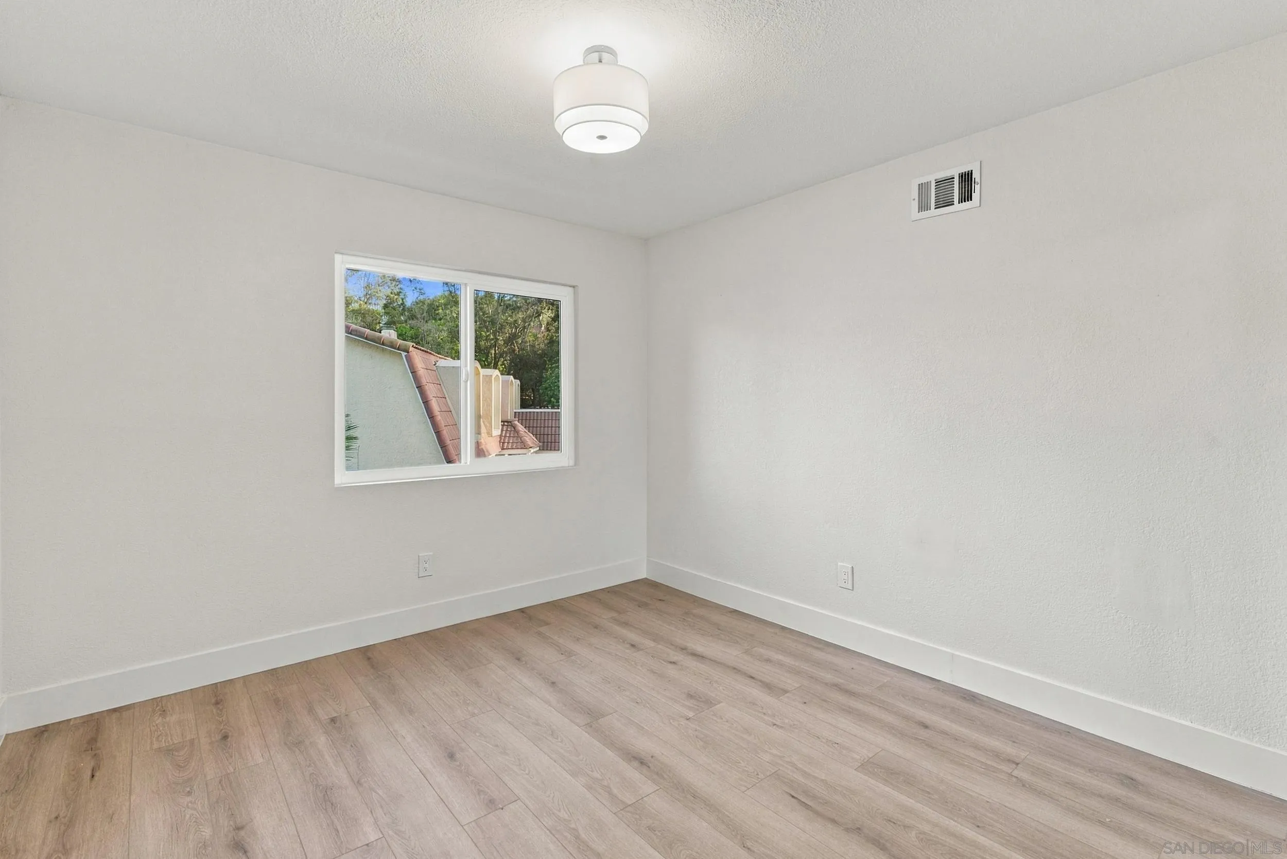 https://cdn.realtyfeed.com/cdn/127/260024841/d66e02f936d6ed87880cb1d0a7dd5484.webp