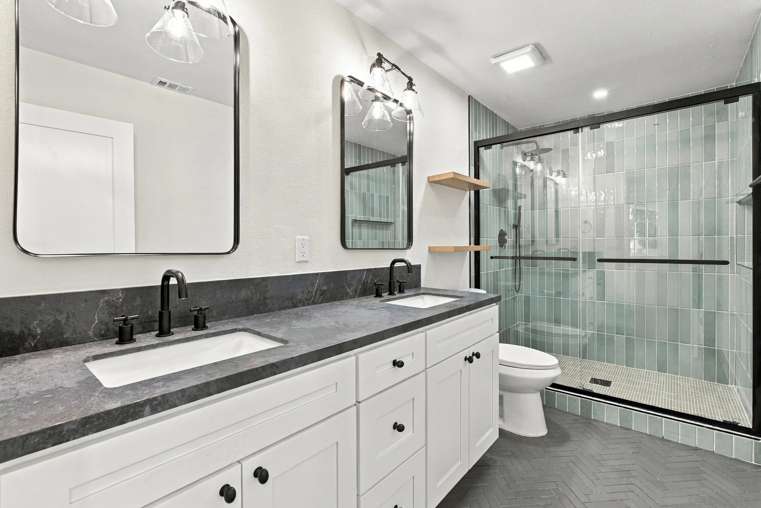 https://cdn.realtyfeed.com/cdn/127/260024841/dc64f98c9fb7fd92918b02f19e8f3da3.webp