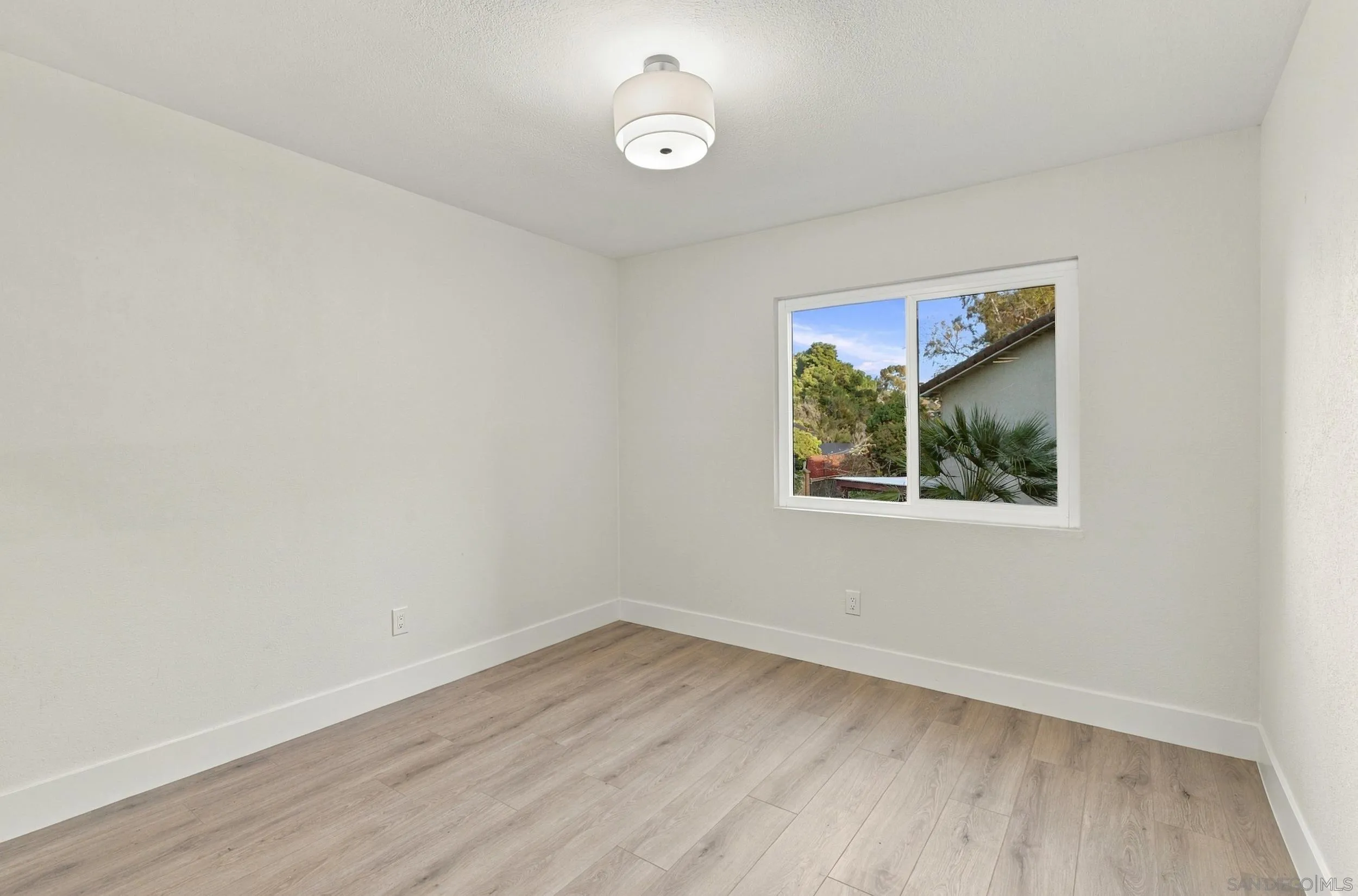 https://cdn.realtyfeed.com/cdn/127/260024841/f2ca042ae0e2a092fbe77bf65bb6c00a.webp