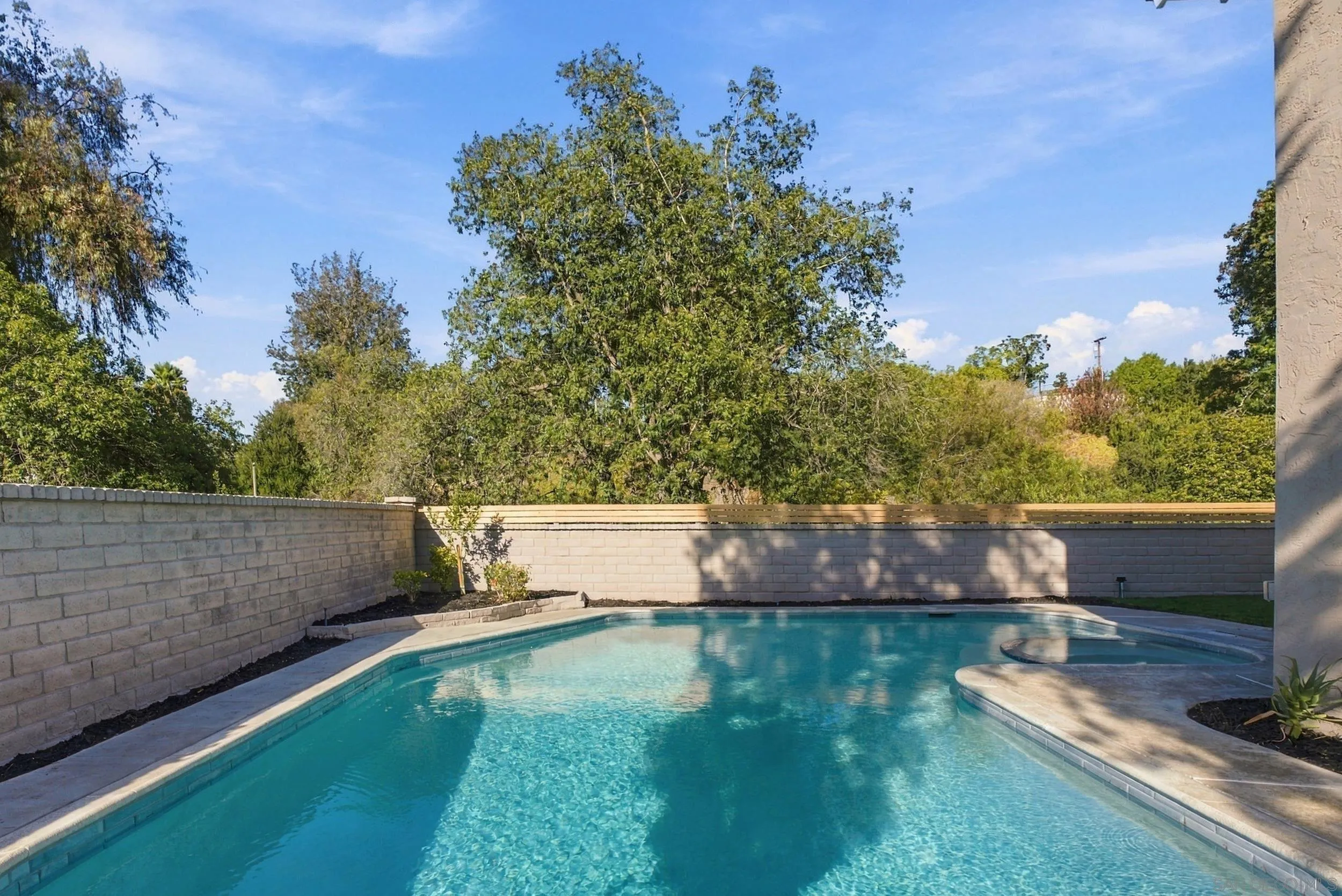https://cdn.realtyfeed.com/cdn/127/260024841/fd21a7ca178d50cd76a9a53e7afe7716.webp