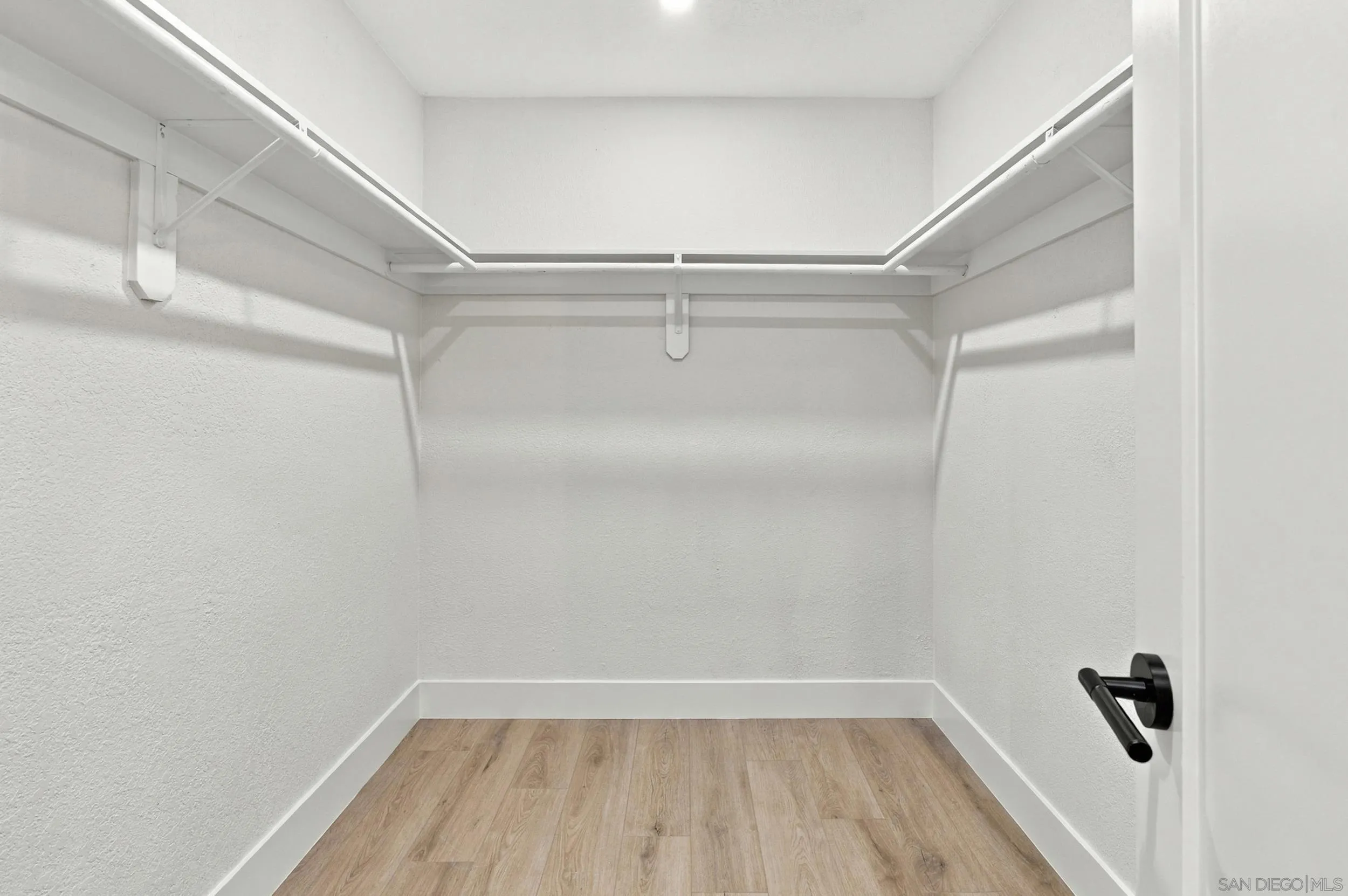 https://cdn.realtyfeed.com/cdn/127/260024841/fff92179e63cdabbe8b91e649cb6ff75.webp