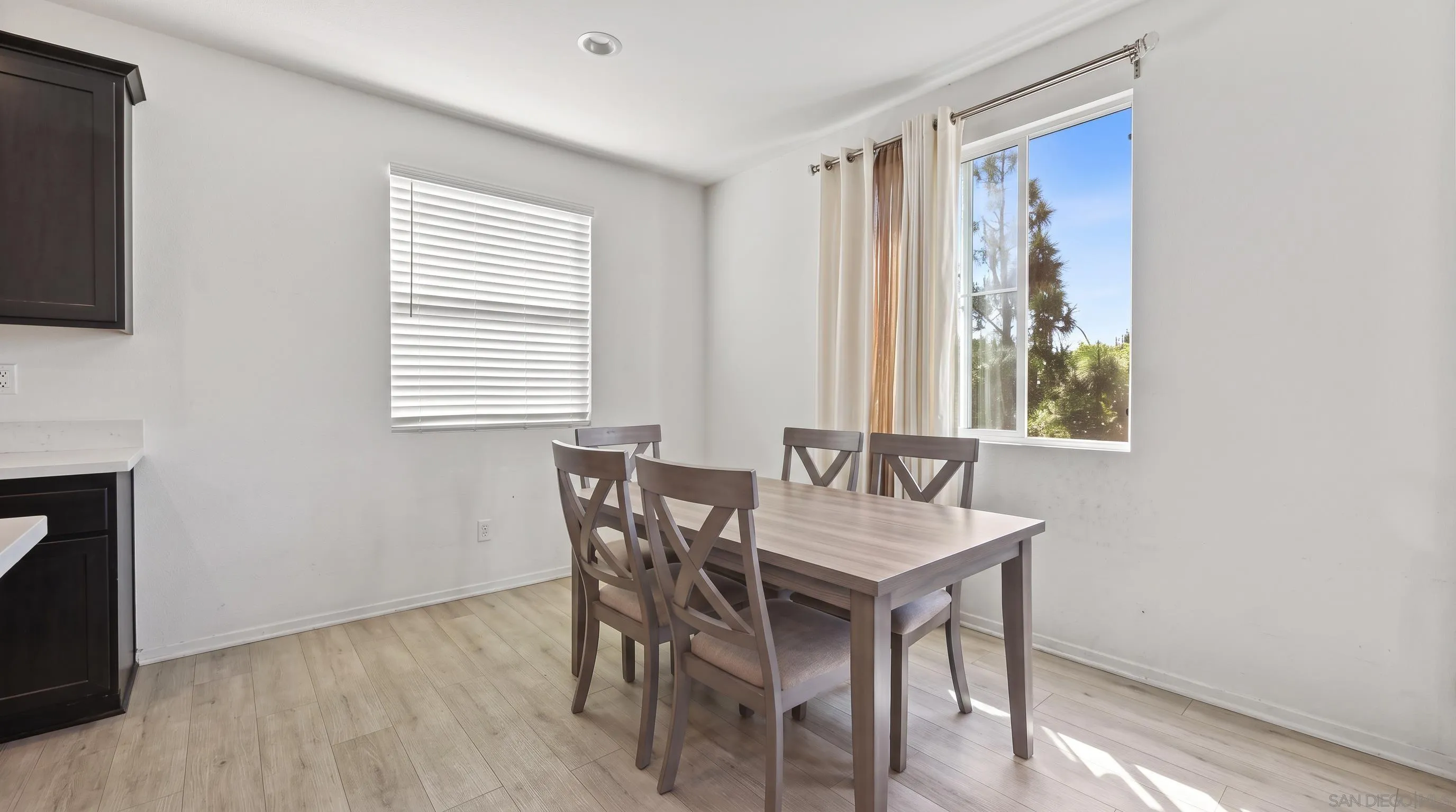 https://cdn.realtyfeed.com/cdn/127/260024844/23f0b93a8d9bc54c04bc06195930c357.webp