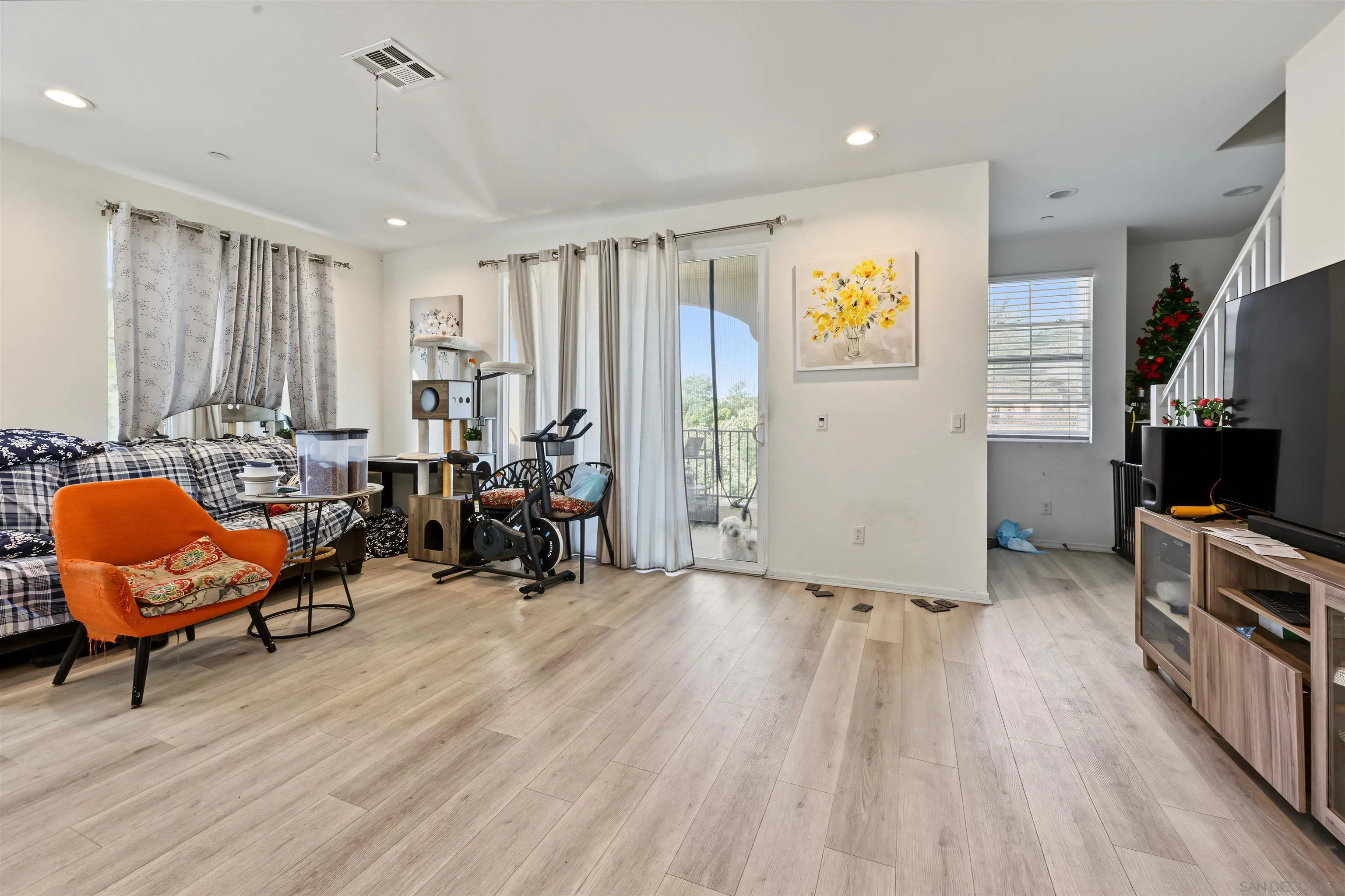https://cdn.realtyfeed.com/cdn/127/260024844/3052d30933914fefb144ae8d2ad227c8.webp