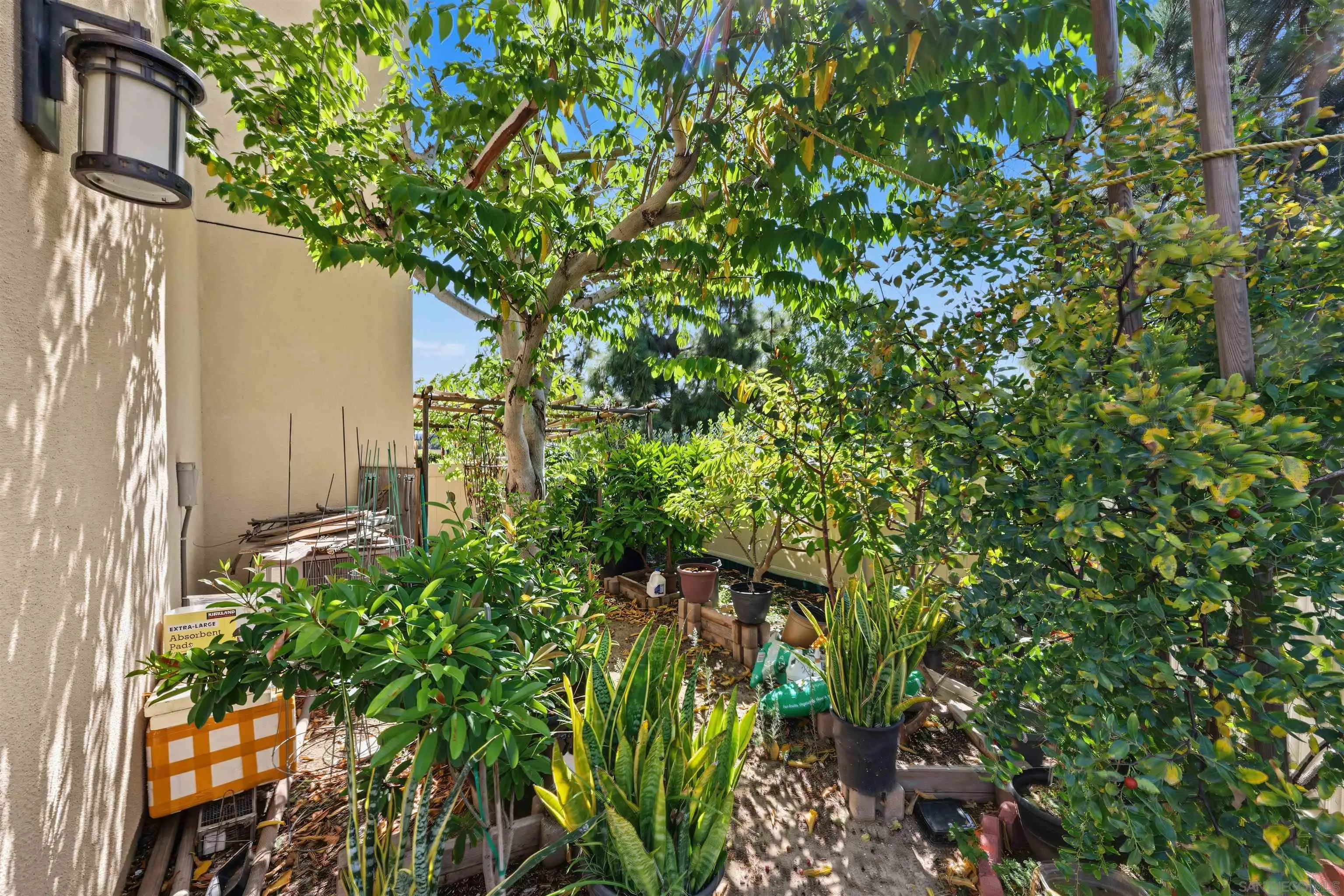 https://cdn.realtyfeed.com/cdn/127/260024844/48d55734c96e6da7547eb704c02b72fd.webp