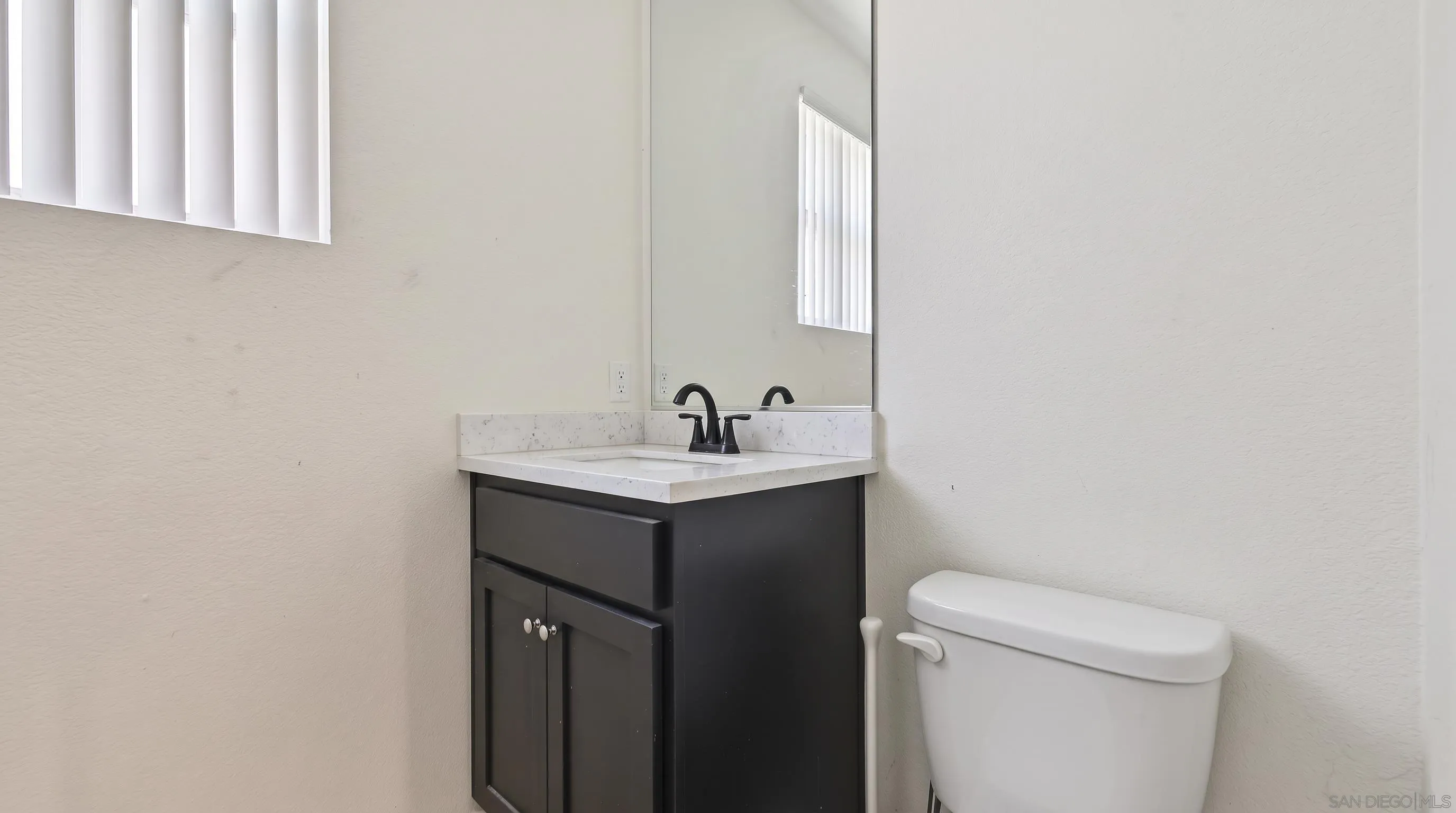 https://cdn.realtyfeed.com/cdn/127/260024844/904465d28a9dc61d92b307bdde8390c6.webp