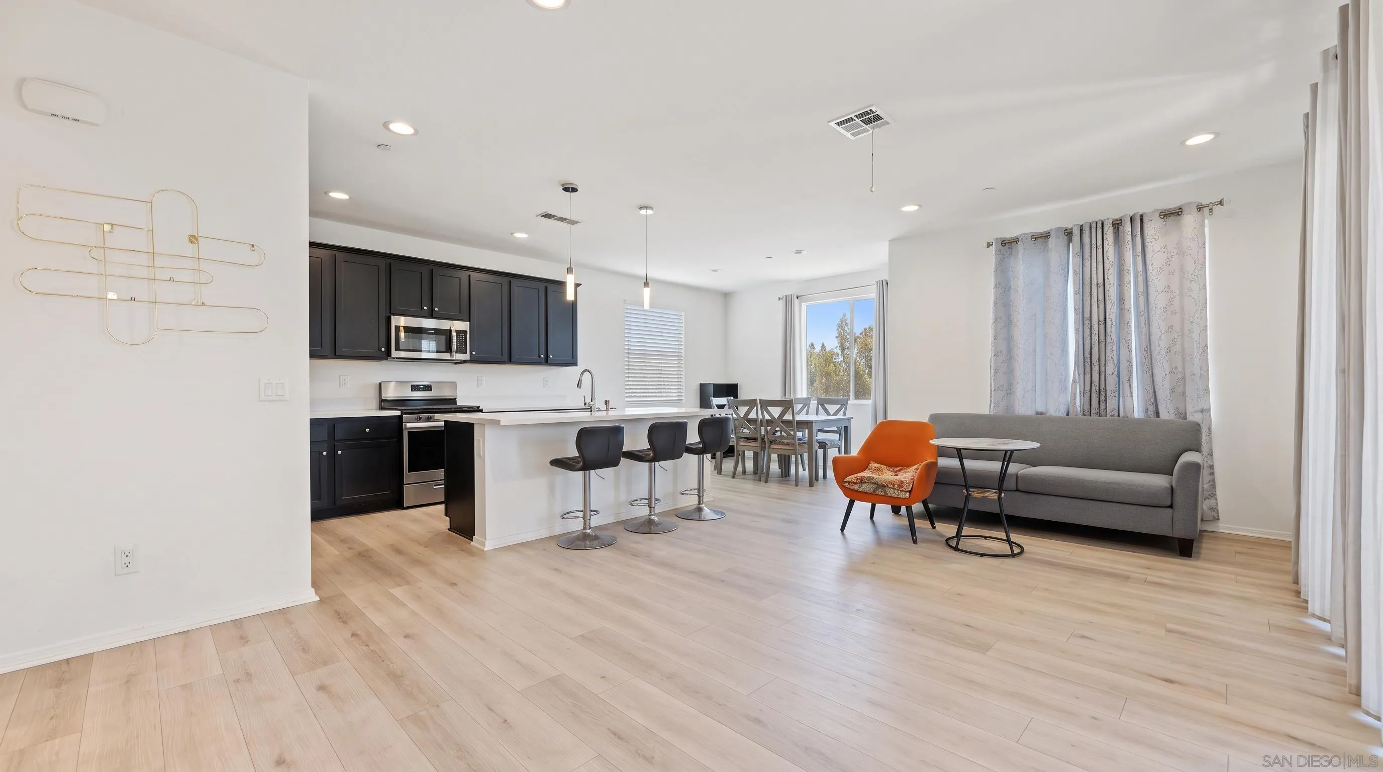 https://cdn.realtyfeed.com/cdn/127/260024844/9ca4e4215d6e0481eca2ca4ff1b928b8.webp
