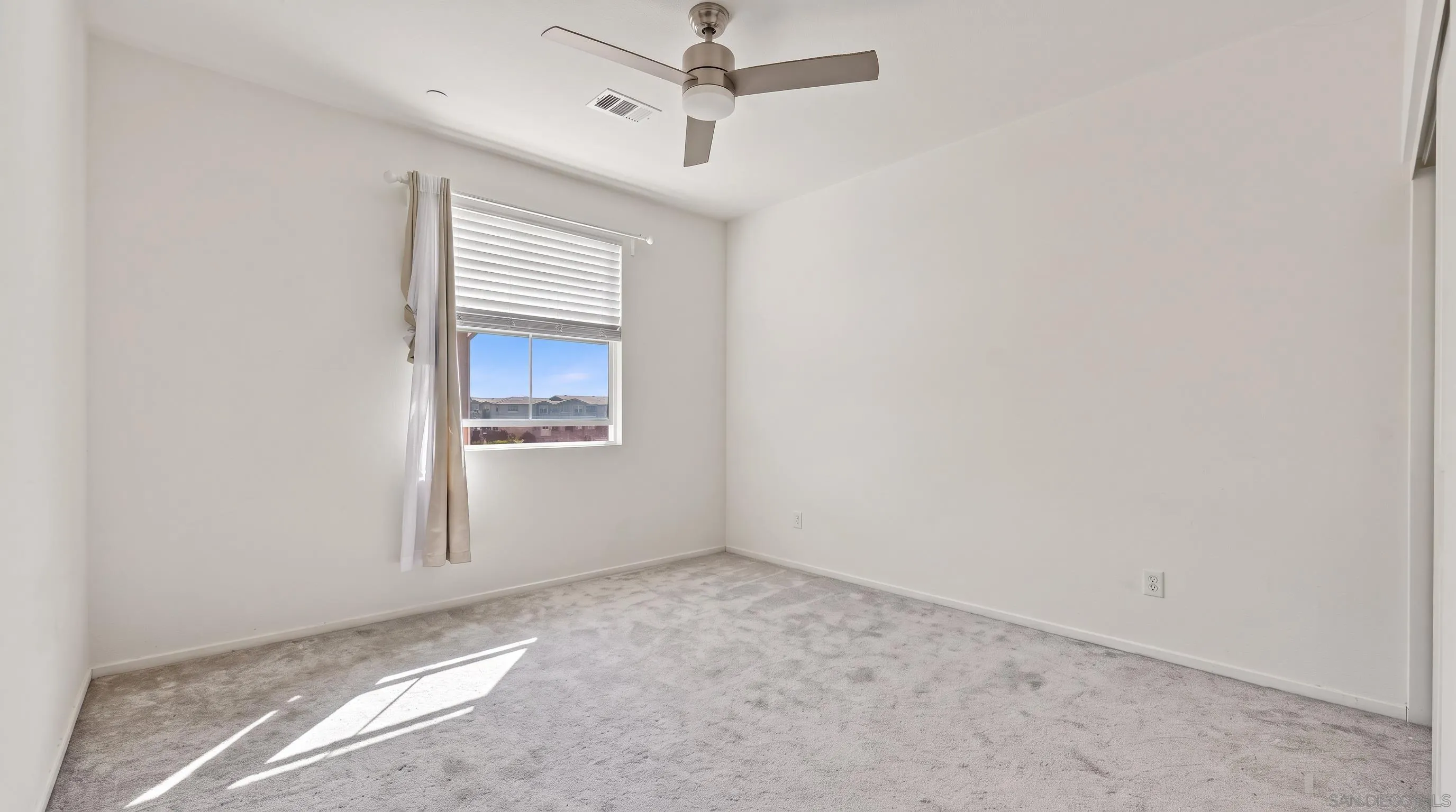 https://cdn.realtyfeed.com/cdn/127/260024844/e3e485b821282e1f4f6a51e529825d05.webp