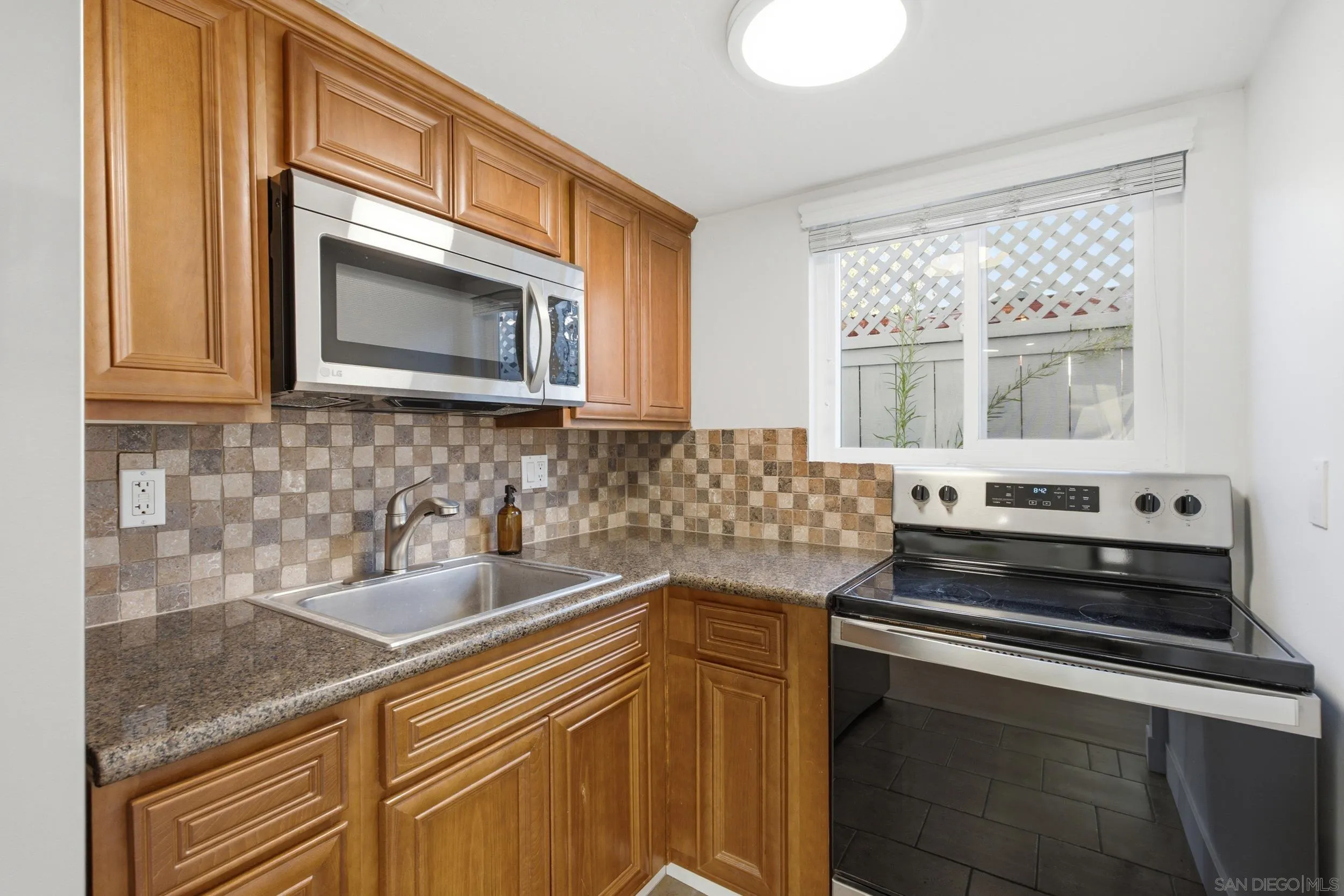 https://cdn.realtyfeed.com/cdn/127/260024848/593ffd0504352cc2ecfd2195afc6f92d.webp