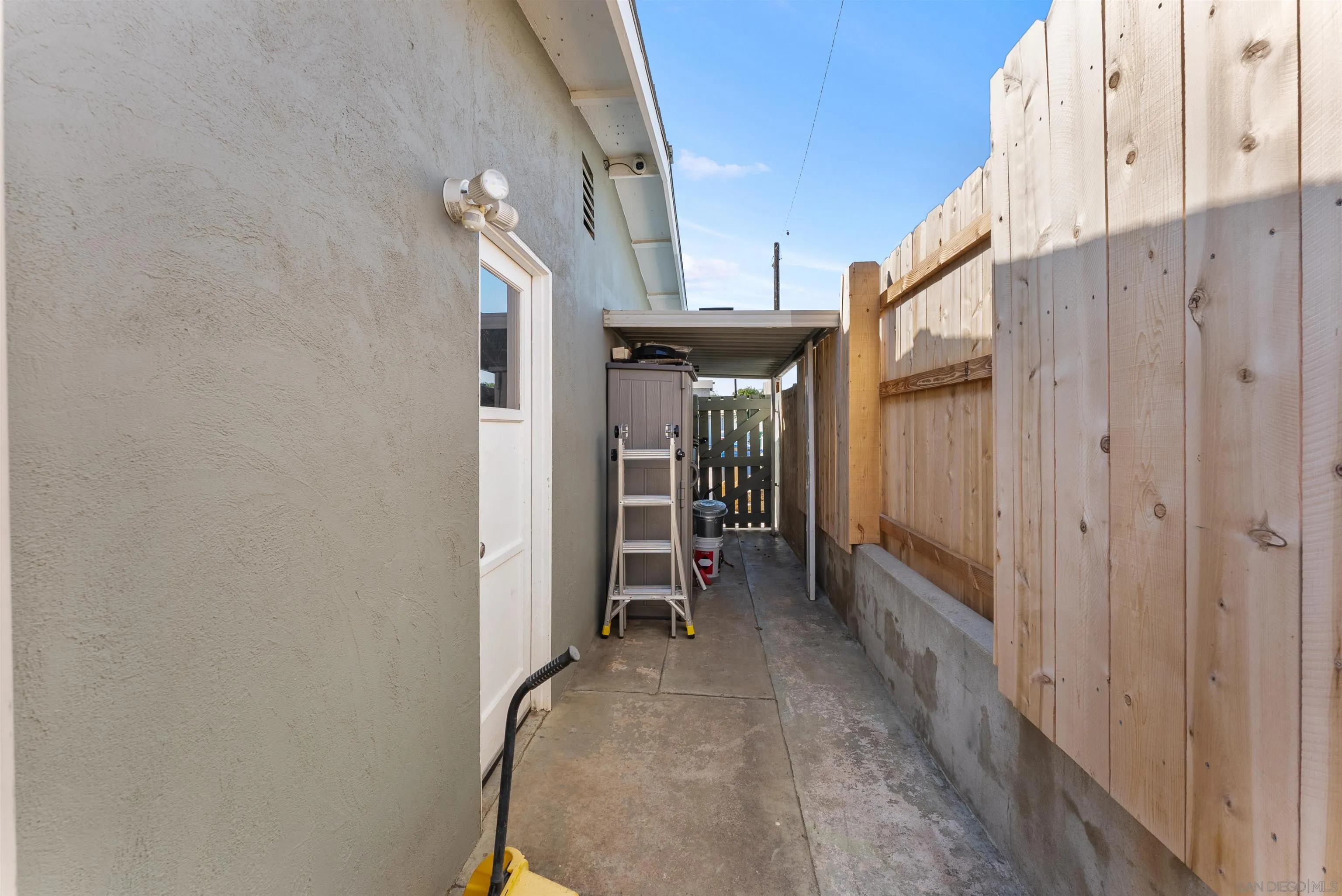 https://cdn.realtyfeed.com/cdn/127/260024850/261da1c2ba69c1c35b3e1f9071663909.webp
