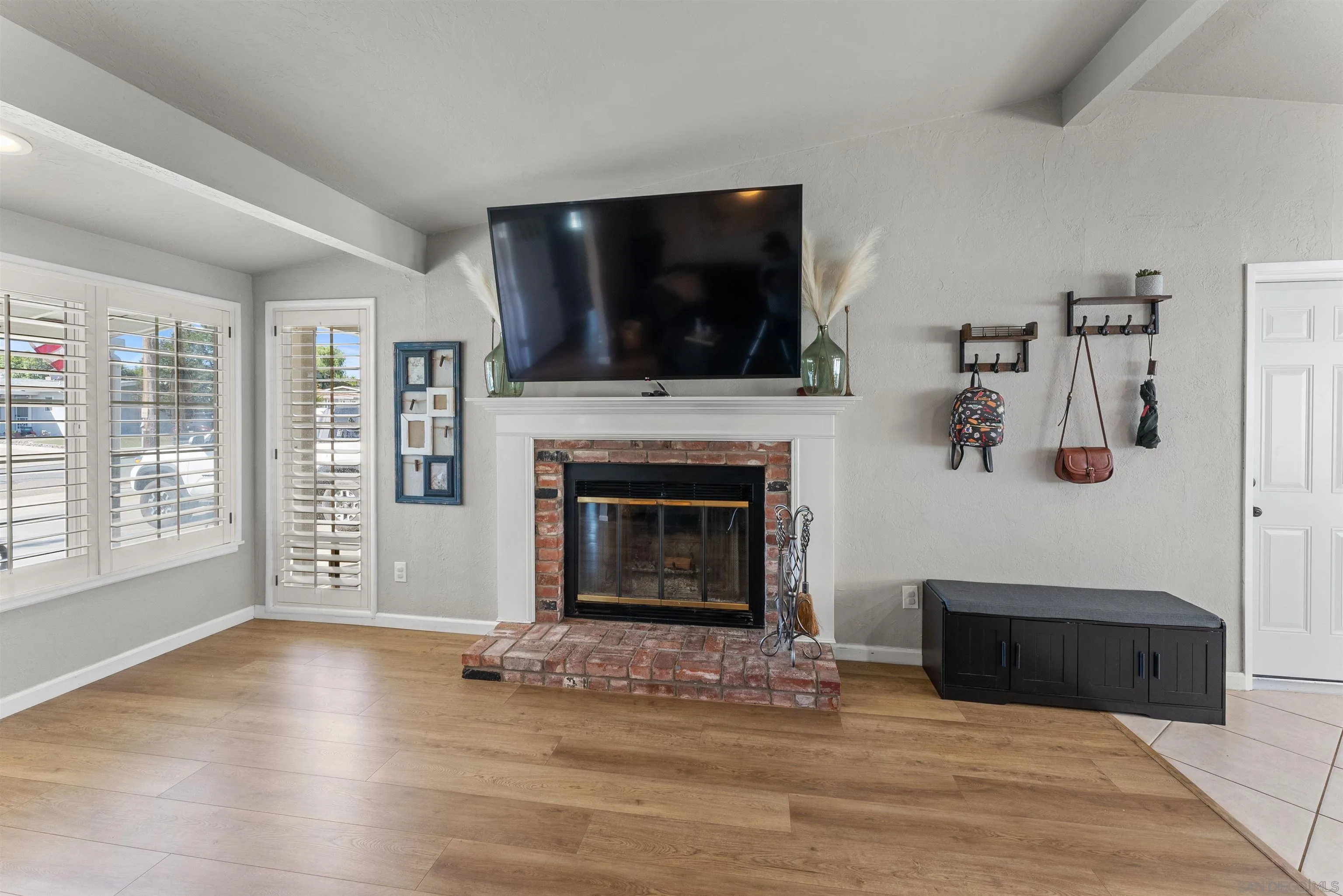 https://cdn.realtyfeed.com/cdn/127/260024850/2762cc86c6ae3295acd5ec911b79b1ca.webp
