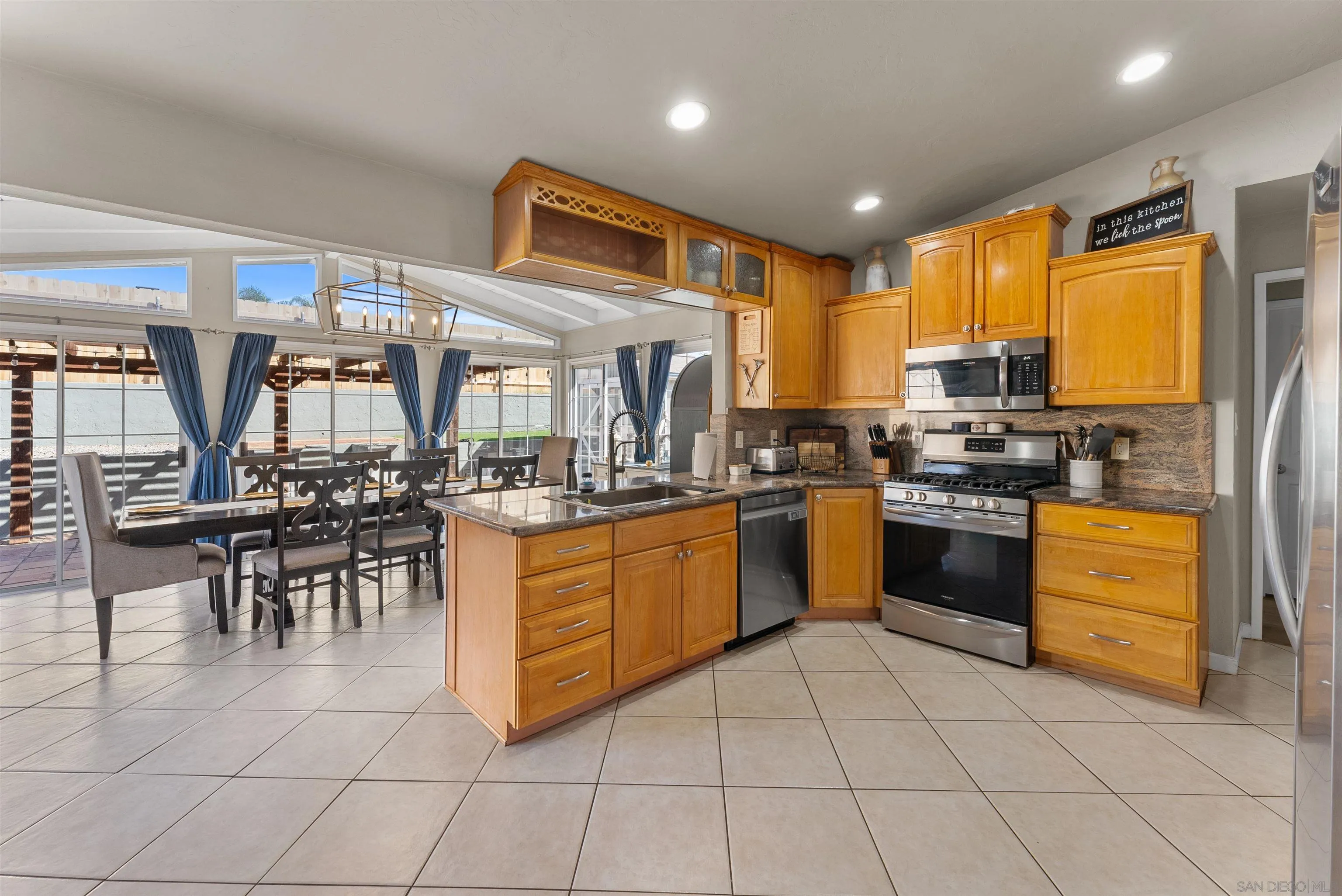 https://cdn.realtyfeed.com/cdn/127/260024850/67f30548e1d6dd27603a965a64891f44.webp