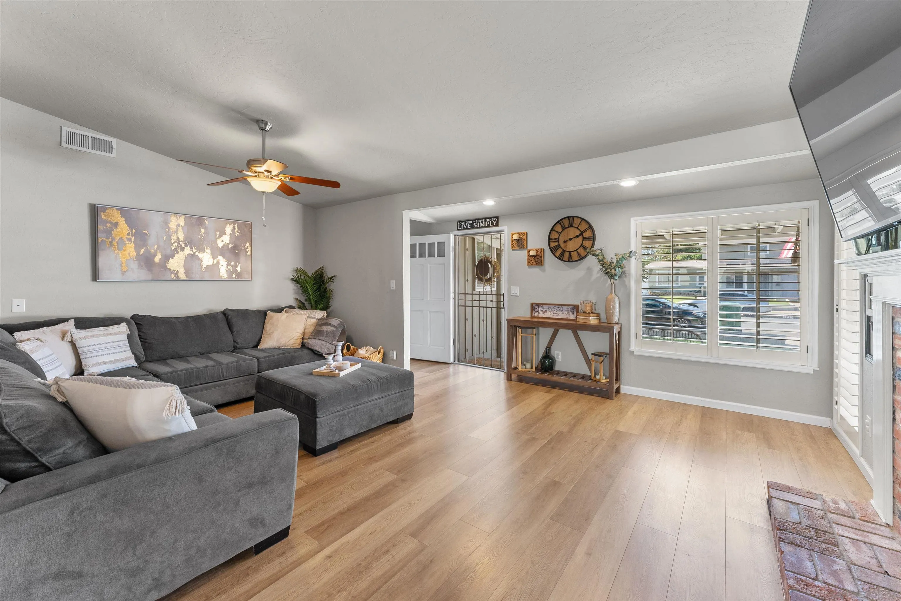 https://cdn.realtyfeed.com/cdn/127/260024850/85c4d993939fe8246775088ede44267d.webp