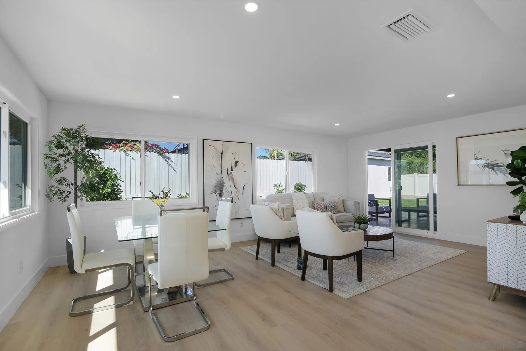https://cdn.realtyfeed.com/cdn/127/260024864/50b72a87247f3bf72f63dc54c5080762.webp