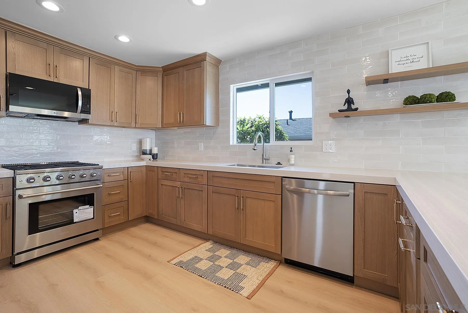 https://cdn.realtyfeed.com/cdn/127/260024864/74bec32503eb582b4cfd964da951e5d4.webp