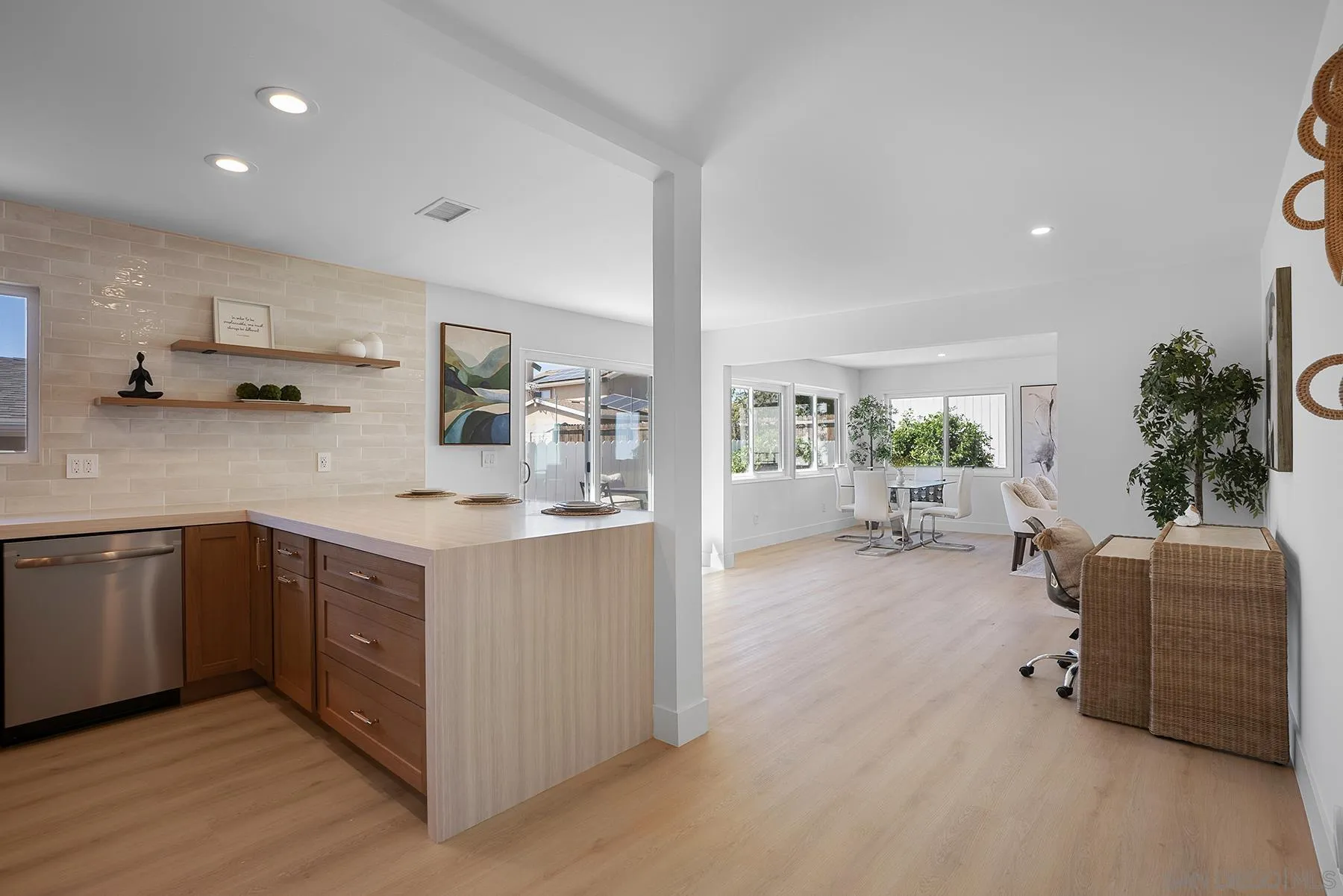 https://cdn.realtyfeed.com/cdn/127/260024864/b4a2bed2b35b5342347f38d462542a3a.webp
