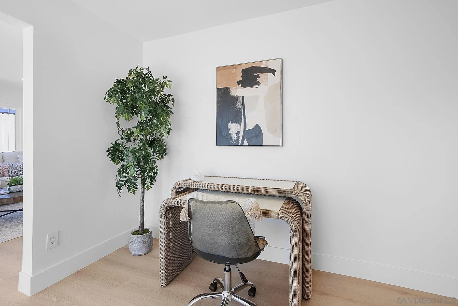 https://cdn.realtyfeed.com/cdn/127/260024864/c2b3c6850b6721bc34d8549c38966aef.webp