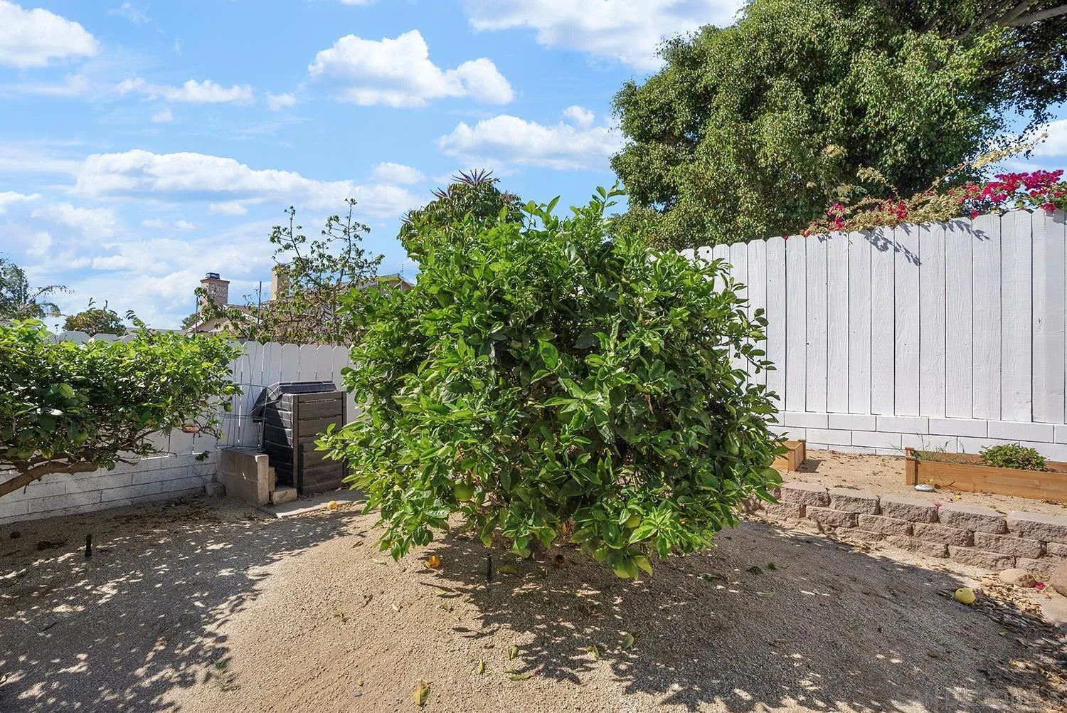https://cdn.realtyfeed.com/cdn/127/260024864/e8f4c4d7bd33519329d9d8db9be1762d.webp
