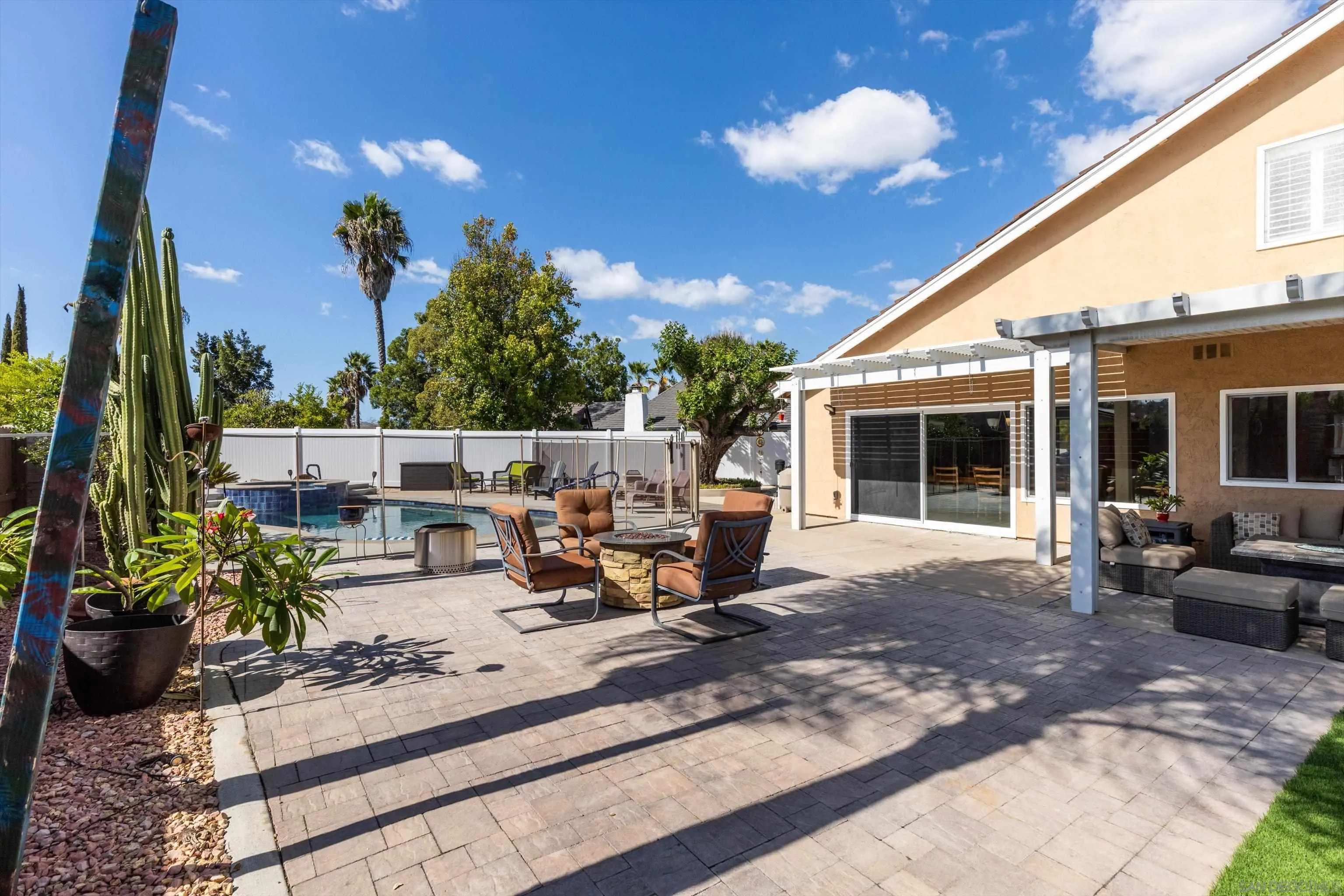 https://cdn.realtyfeed.com/cdn/127/260024878/24e1d96761c2e4a607acf730e955f8a6.webp