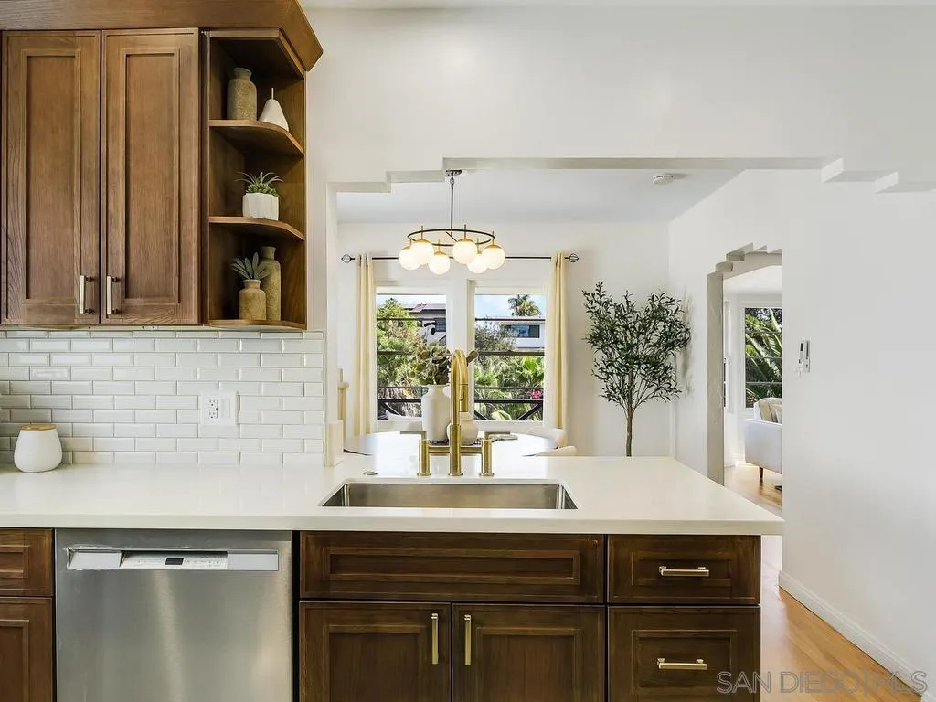 https://cdn.realtyfeed.com/cdn/127/260024884/c625f929e628b7922d4334649995bd35.webp