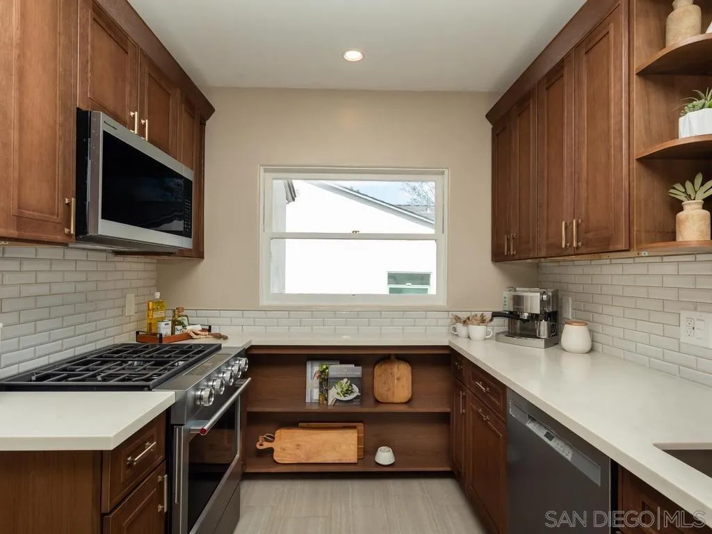 https://cdn.realtyfeed.com/cdn/127/260024884/c6d4e9ec79fa9fcf47ea1009440d14ba.webp