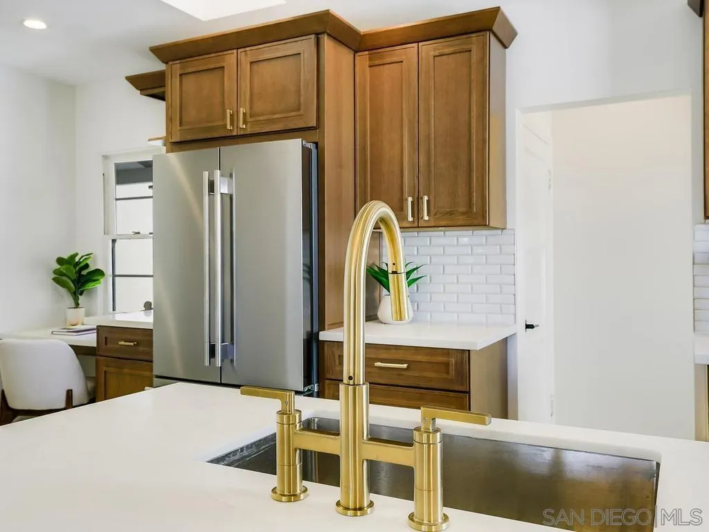 https://cdn.realtyfeed.com/cdn/127/260024884/e7bdf2bf88db4cdac4da66020af65e4f.webp