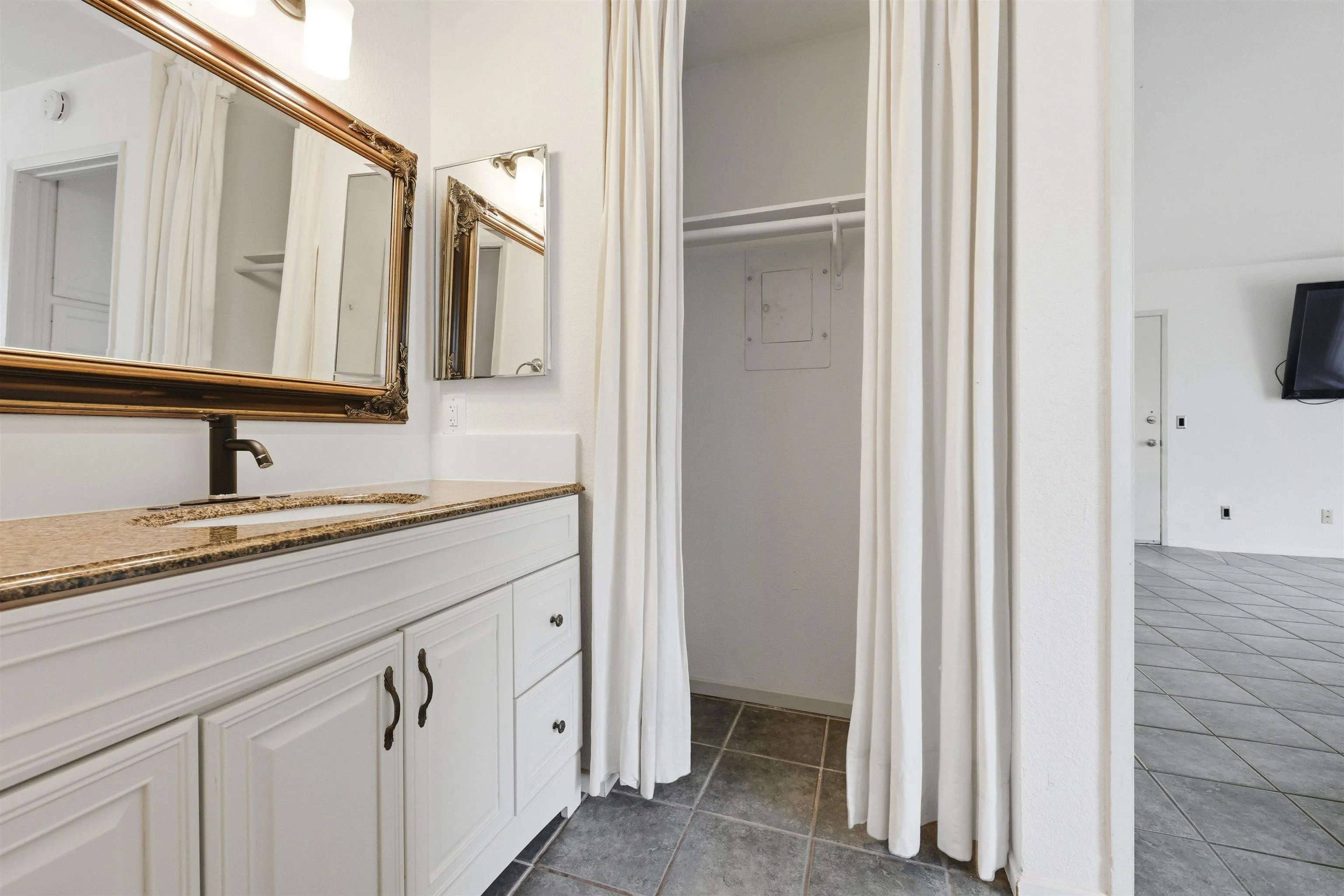 https://cdn.realtyfeed.com/cdn/127/260024885/7d1dd118d627197d32a796f7cdc6b596.webp