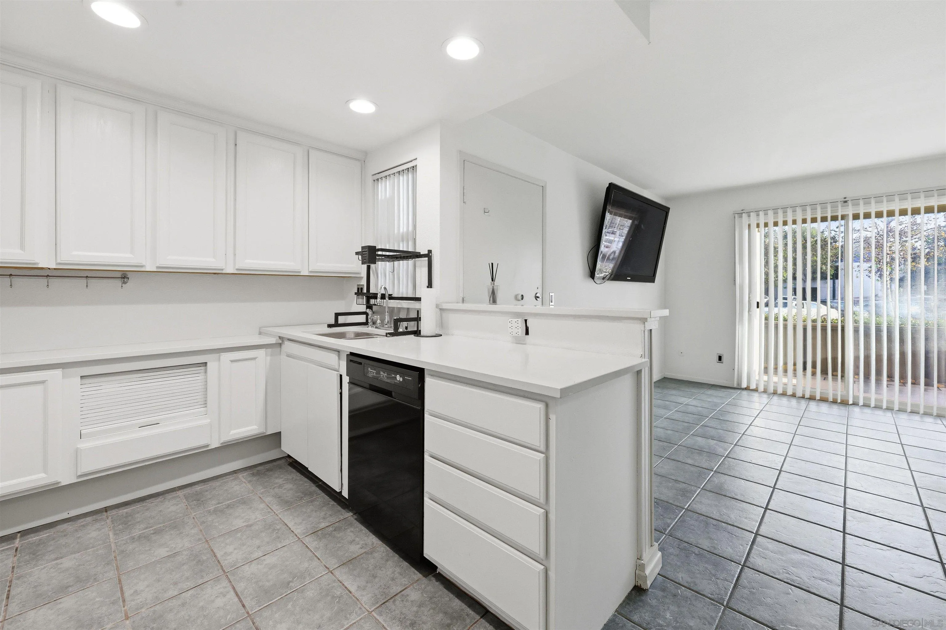 https://cdn.realtyfeed.com/cdn/127/260024885/9f5d6af2ce959fcfe600649a60946e40.webp