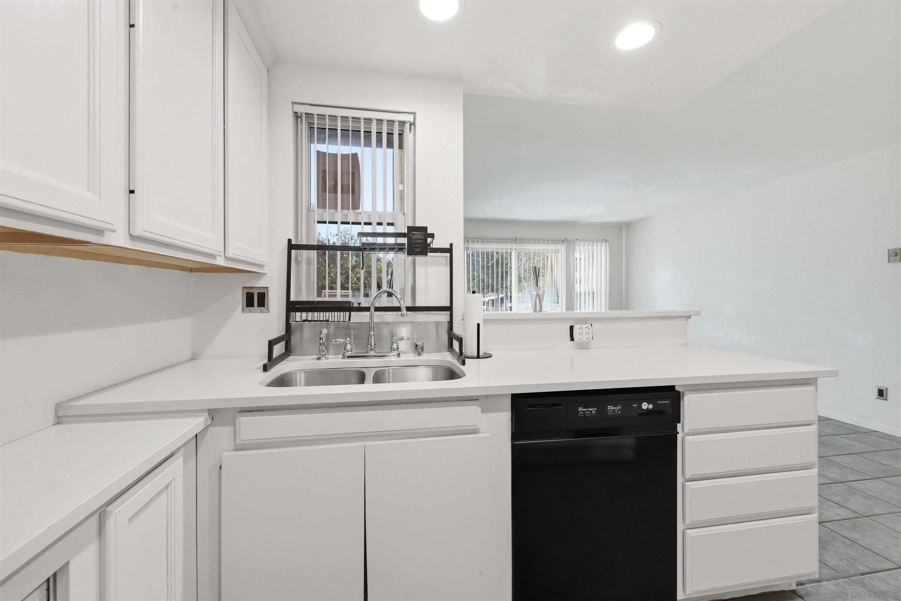 https://cdn.realtyfeed.com/cdn/127/260024885/fa1fef1b66d9fe9b8b2341484b510011.webp