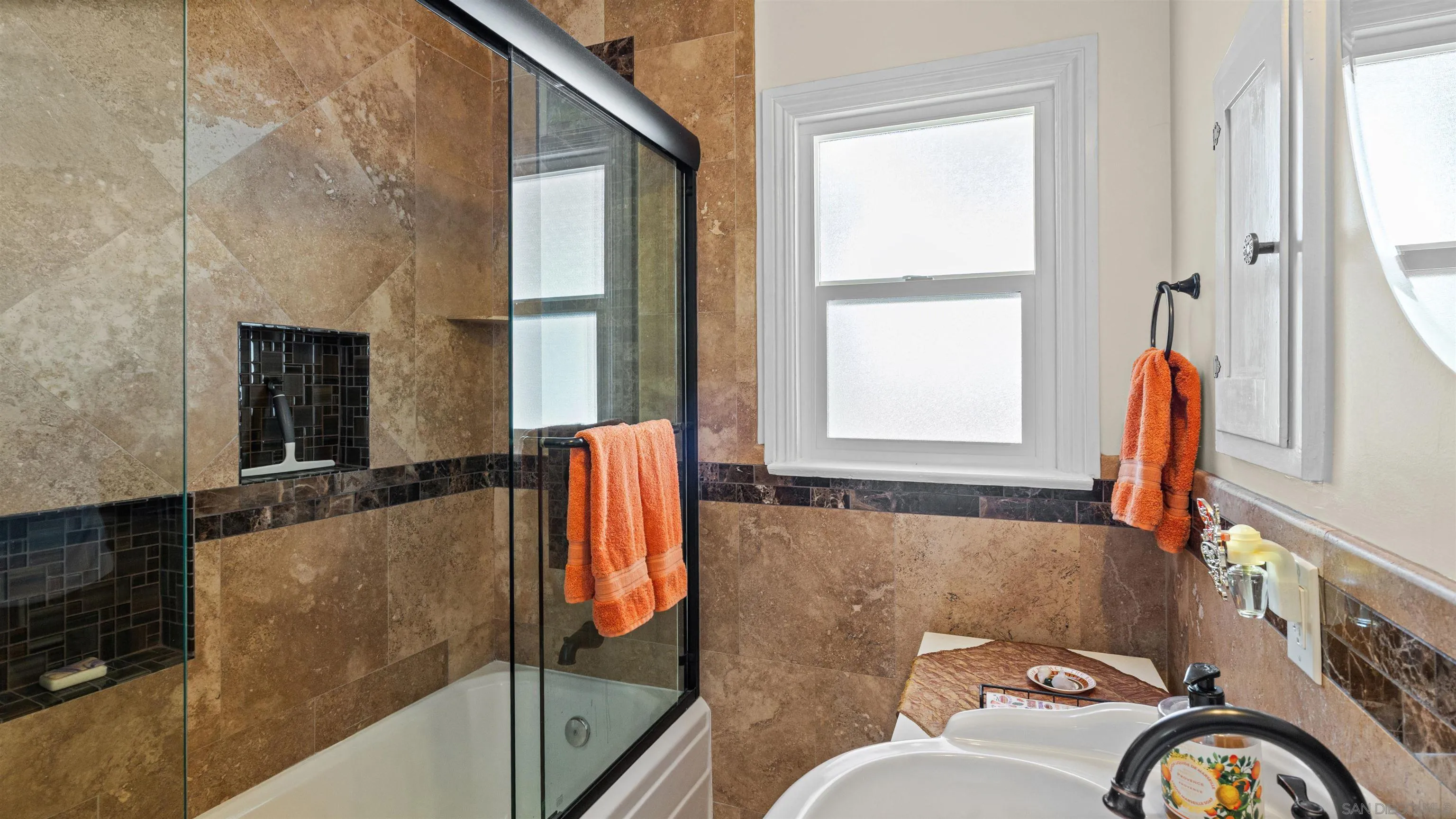 https://cdn.realtyfeed.com/cdn/127/260024890/40f25c7656622efe9bcb32e3743ff573.webp