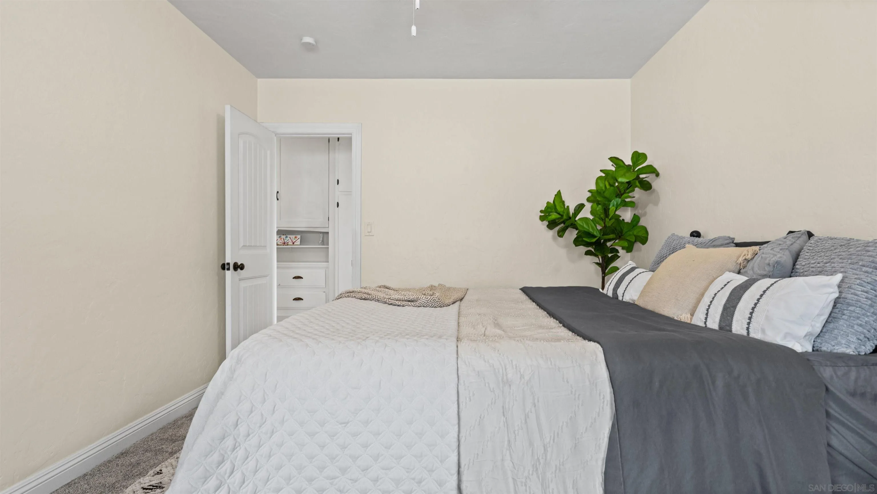 https://cdn.realtyfeed.com/cdn/127/260024890/761db5317aace7874a92444210d41168.webp