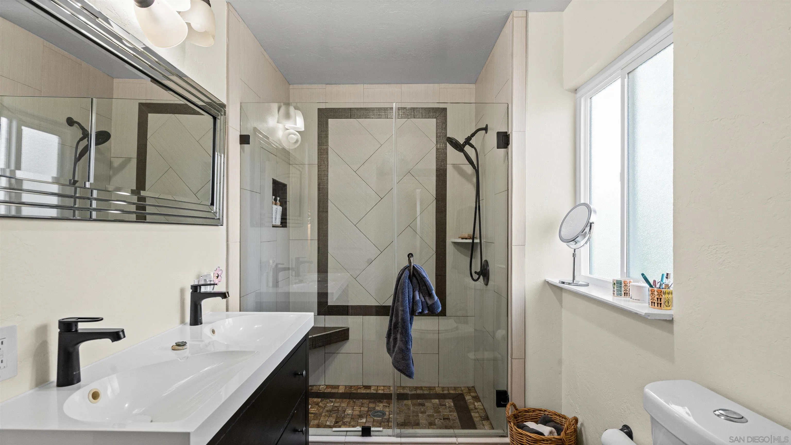 https://cdn.realtyfeed.com/cdn/127/260024890/a228c9449d2d74e50efe3e2cb8f3d181.webp