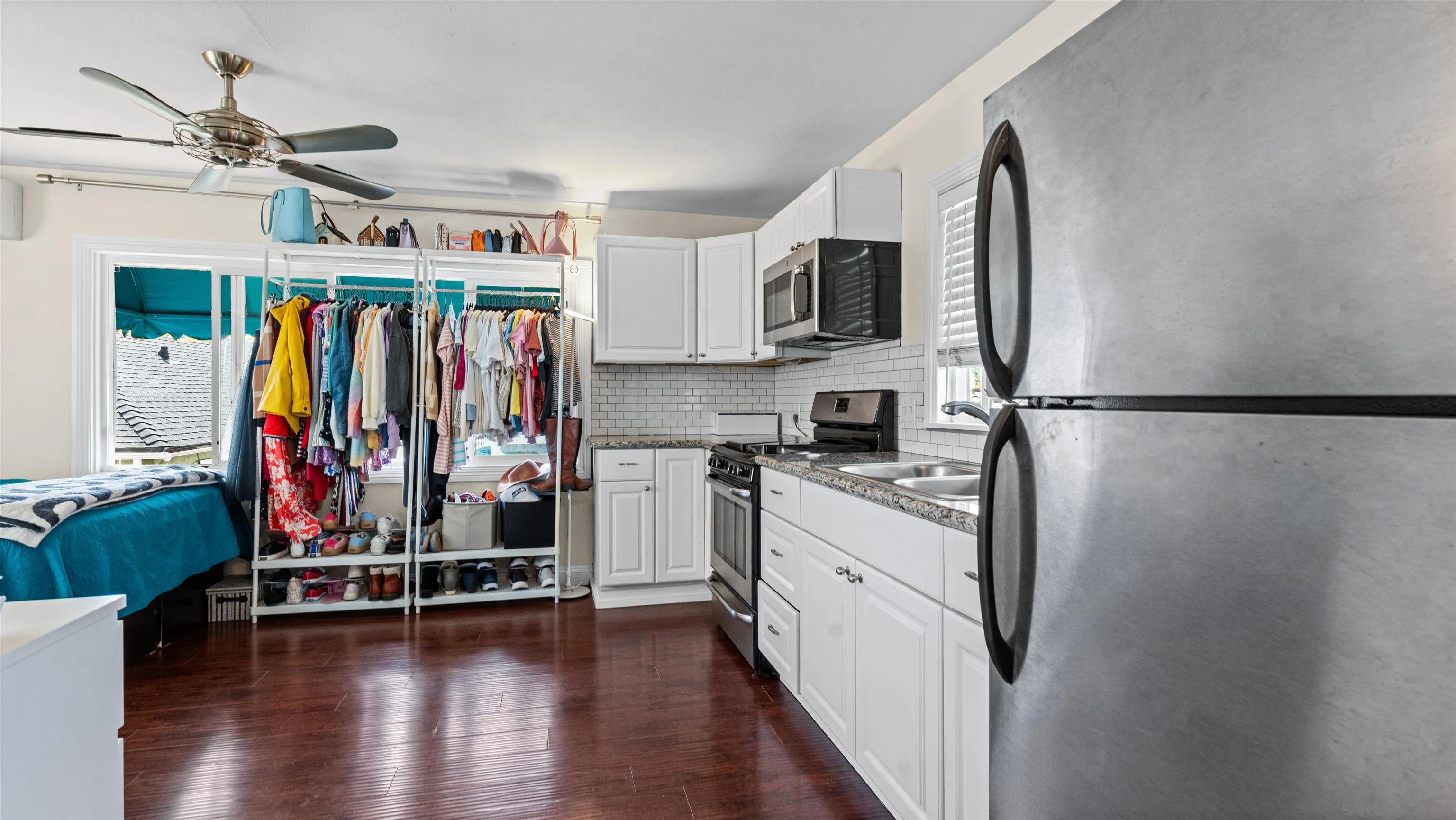 https://cdn.realtyfeed.com/cdn/127/260024890/dc8a6b581b776fcf87cf660e0b062c54.webp