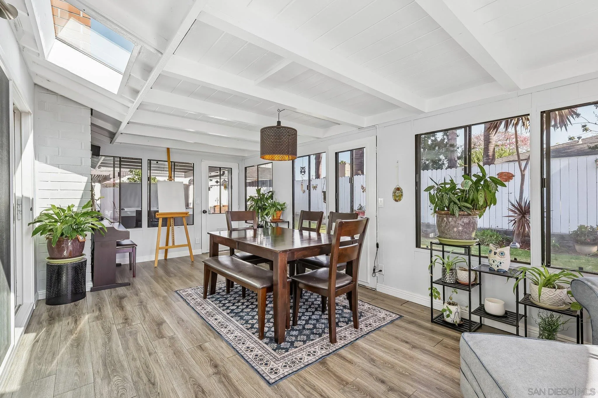https://cdn.realtyfeed.com/cdn/127/260024898/3800b8f6e59d4395cb11d696665fe9fc.webp