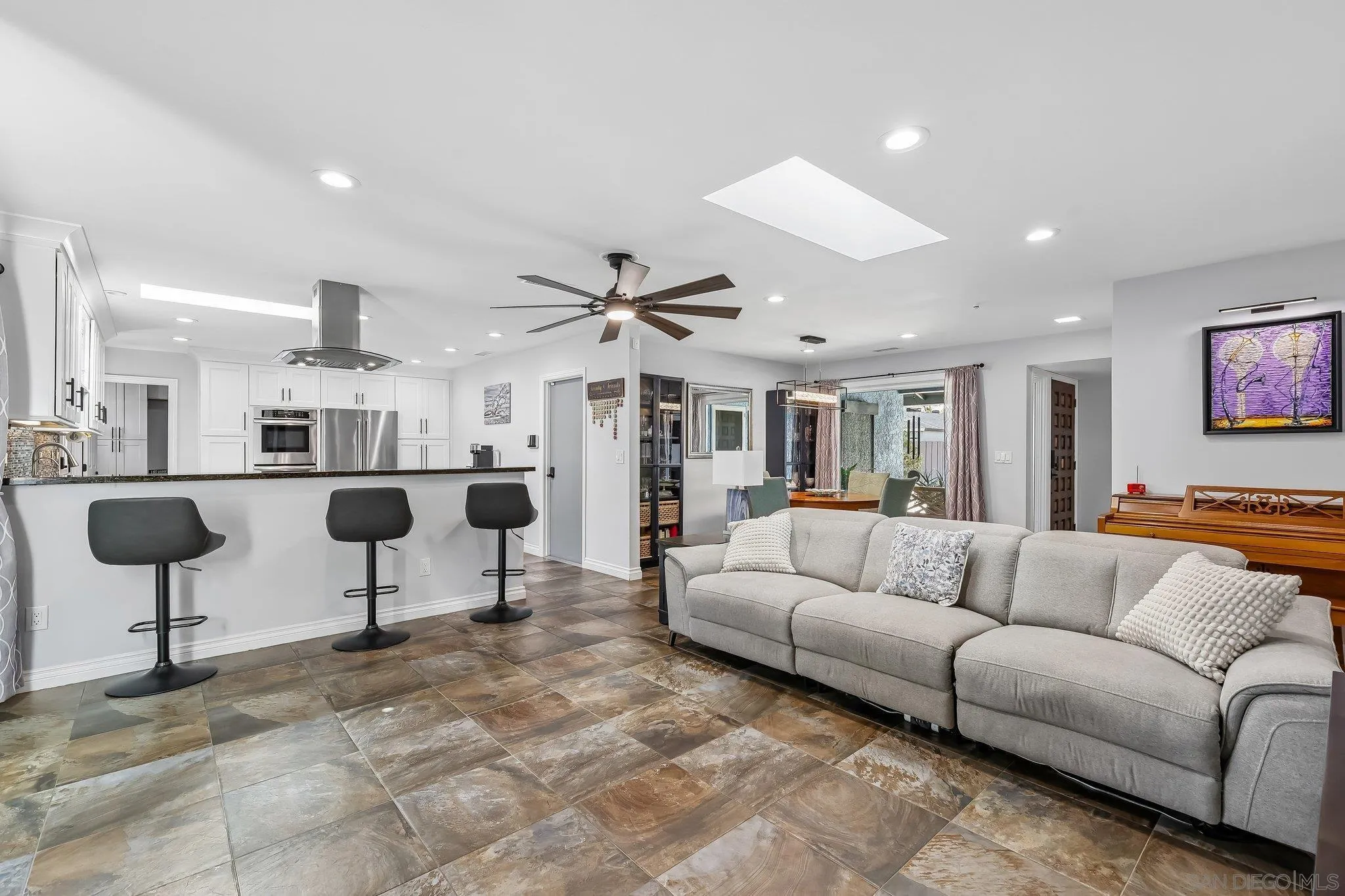 https://cdn.realtyfeed.com/cdn/127/260024898/9cbbea080ab19e0f76f17462e130c62e.webp