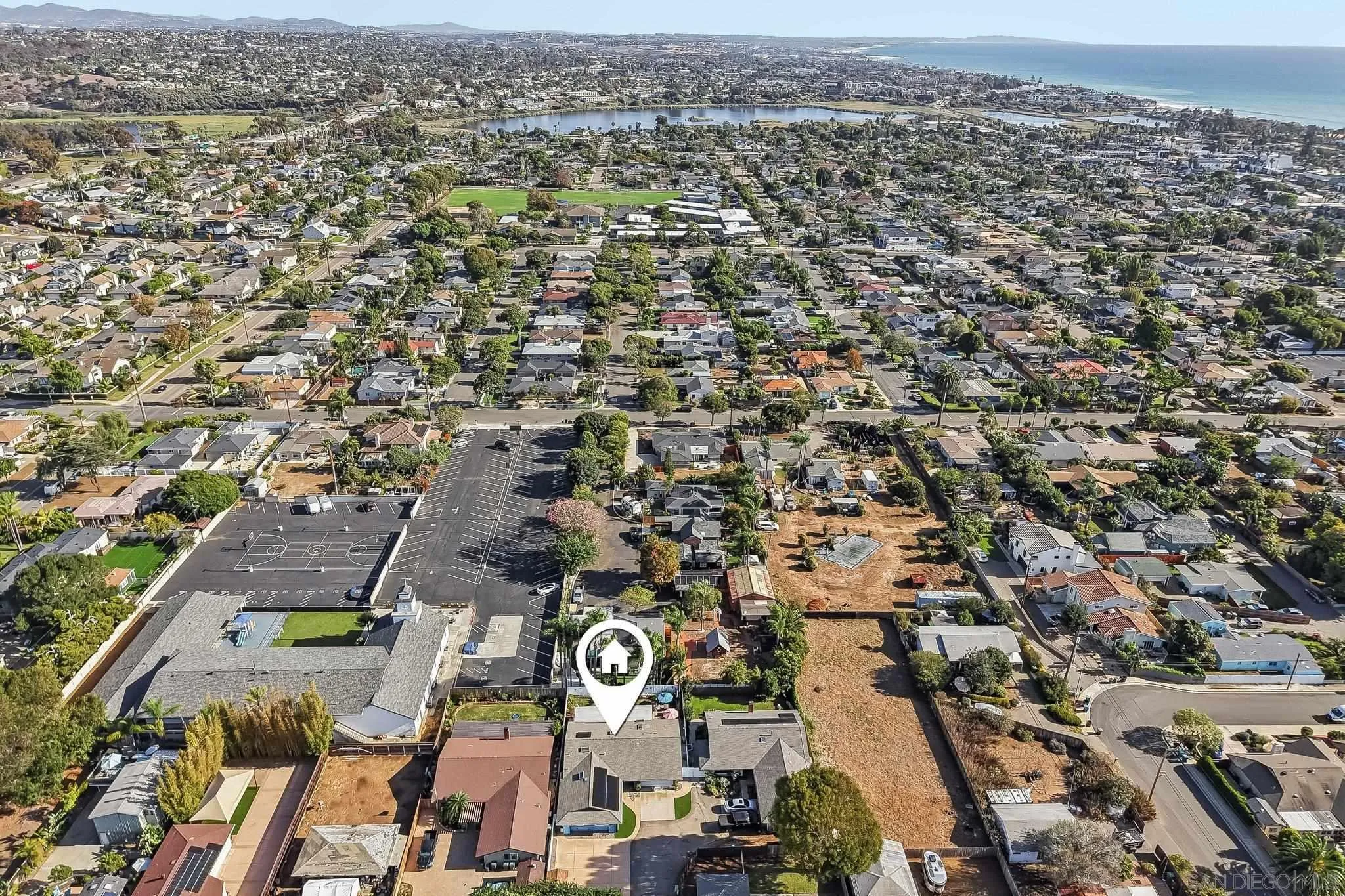 https://cdn.realtyfeed.com/cdn/127/260024898/c6d8bbafc21287ef996be5c696292e4f.webp