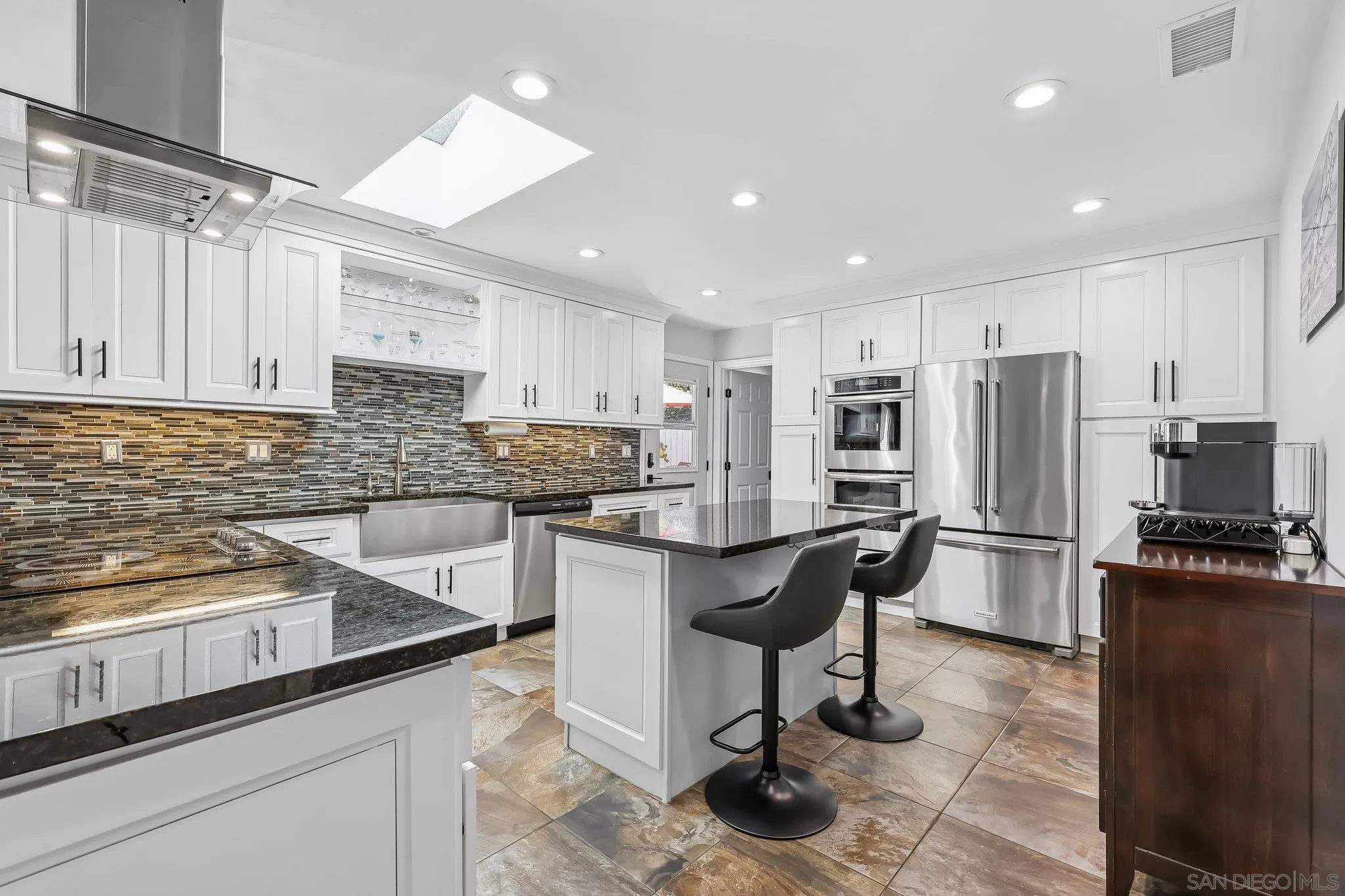 https://cdn.realtyfeed.com/cdn/127/260024898/d916994977f9b2313b80a3a4efffb992.webp