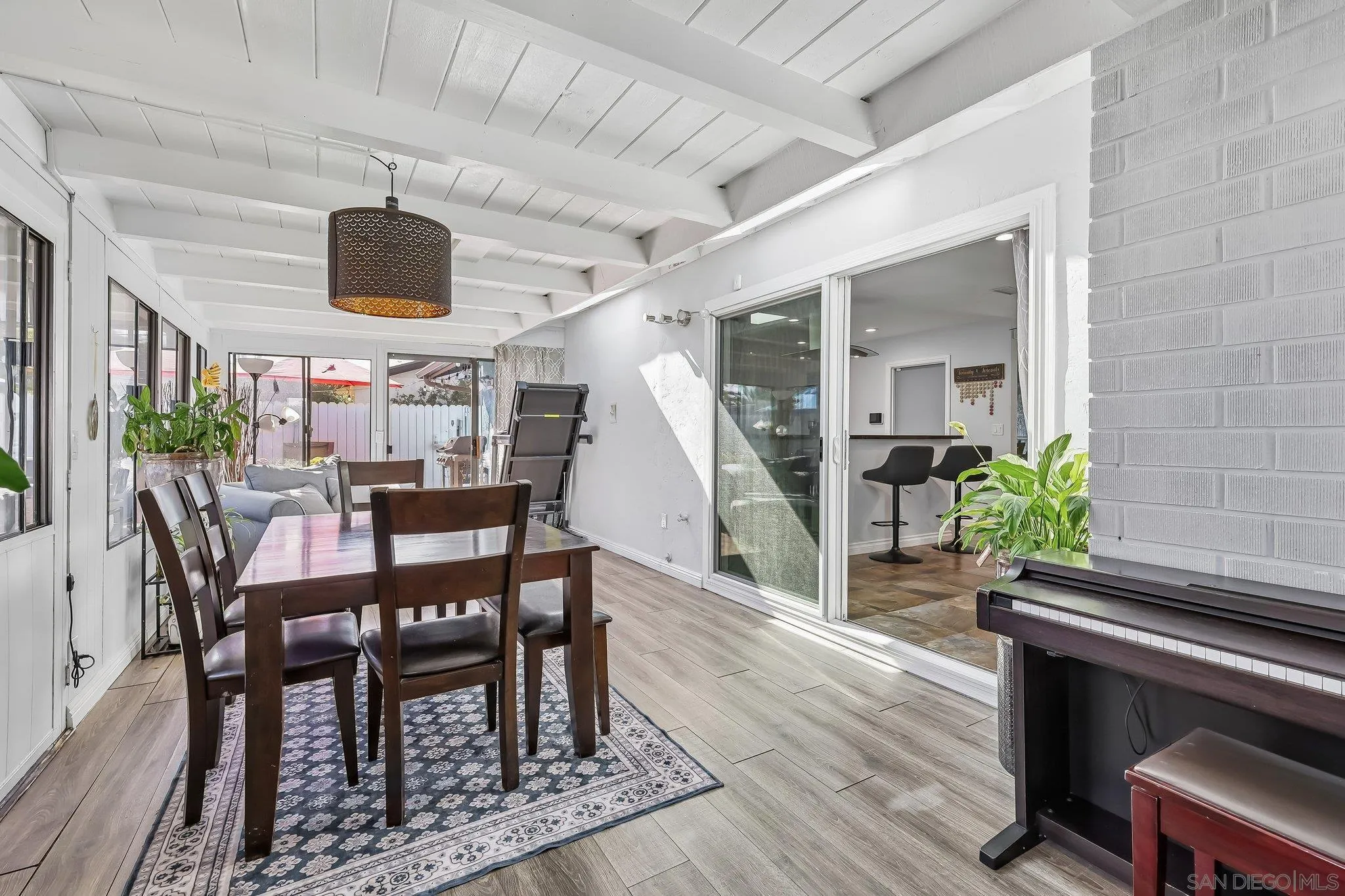 https://cdn.realtyfeed.com/cdn/127/260024898/df0e8af1f979031c381418febd22e94b.webp