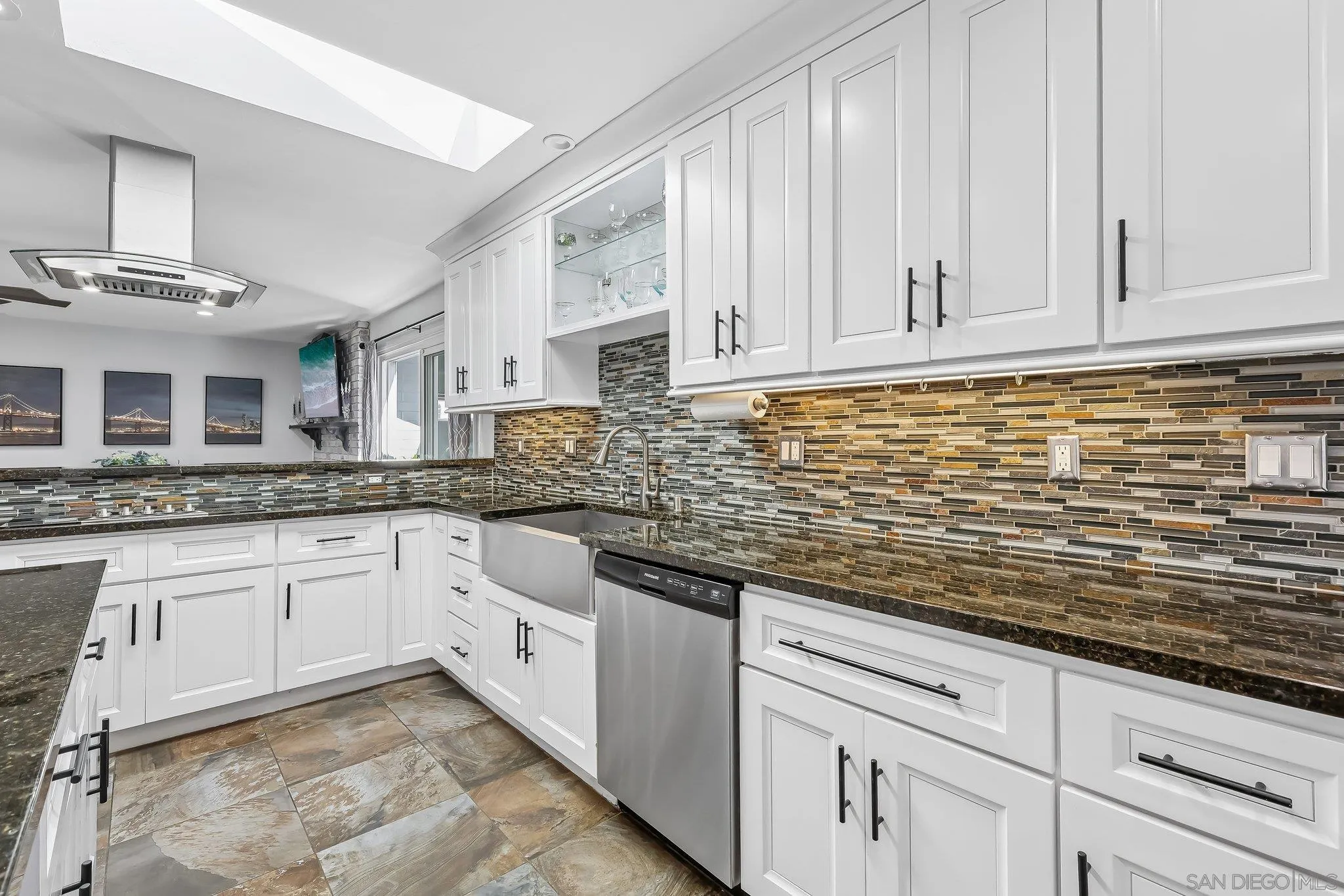 https://cdn.realtyfeed.com/cdn/127/260024898/ef4a1a1fed91da50e9a420af3351f543.webp