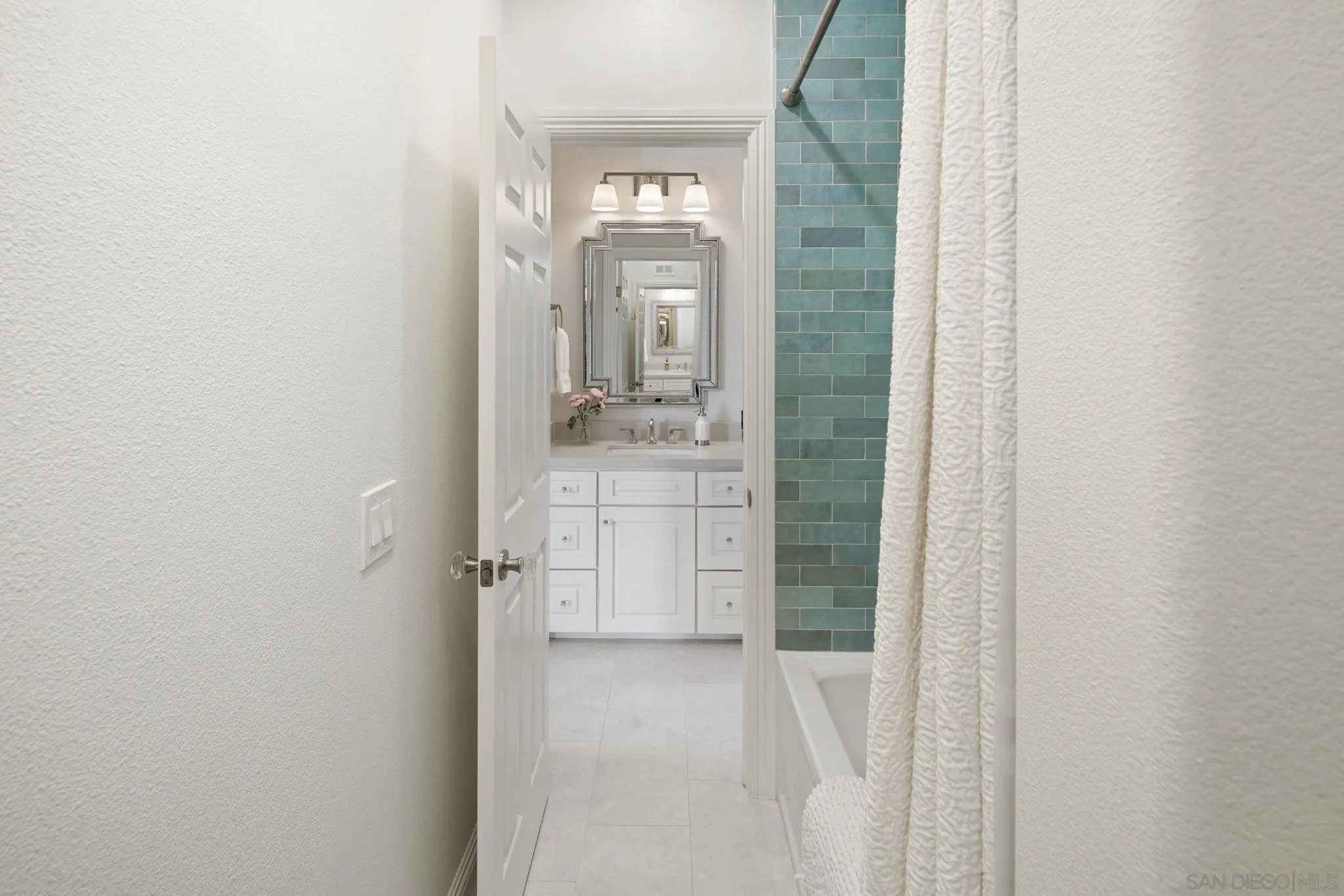 https://cdn.realtyfeed.com/cdn/127/260024900/d951e472239749615282efe25338bea5.webp