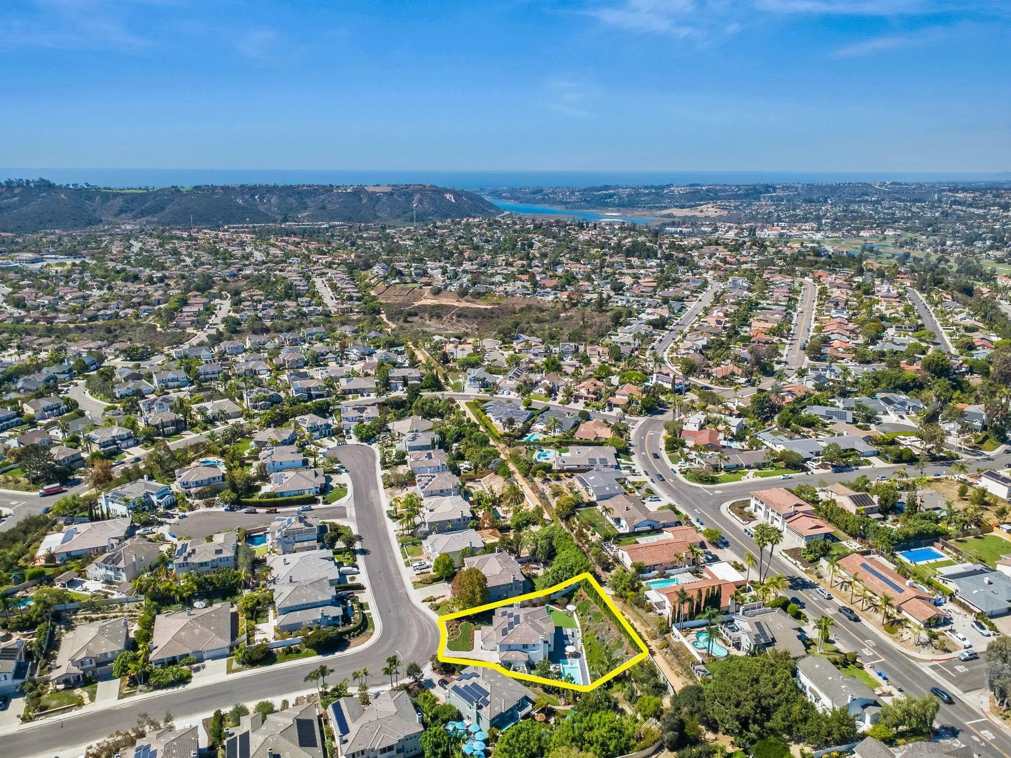 https://cdn.realtyfeed.com/cdn/127/260024900/db4e40698269403779eb52853aebbe0b.webp