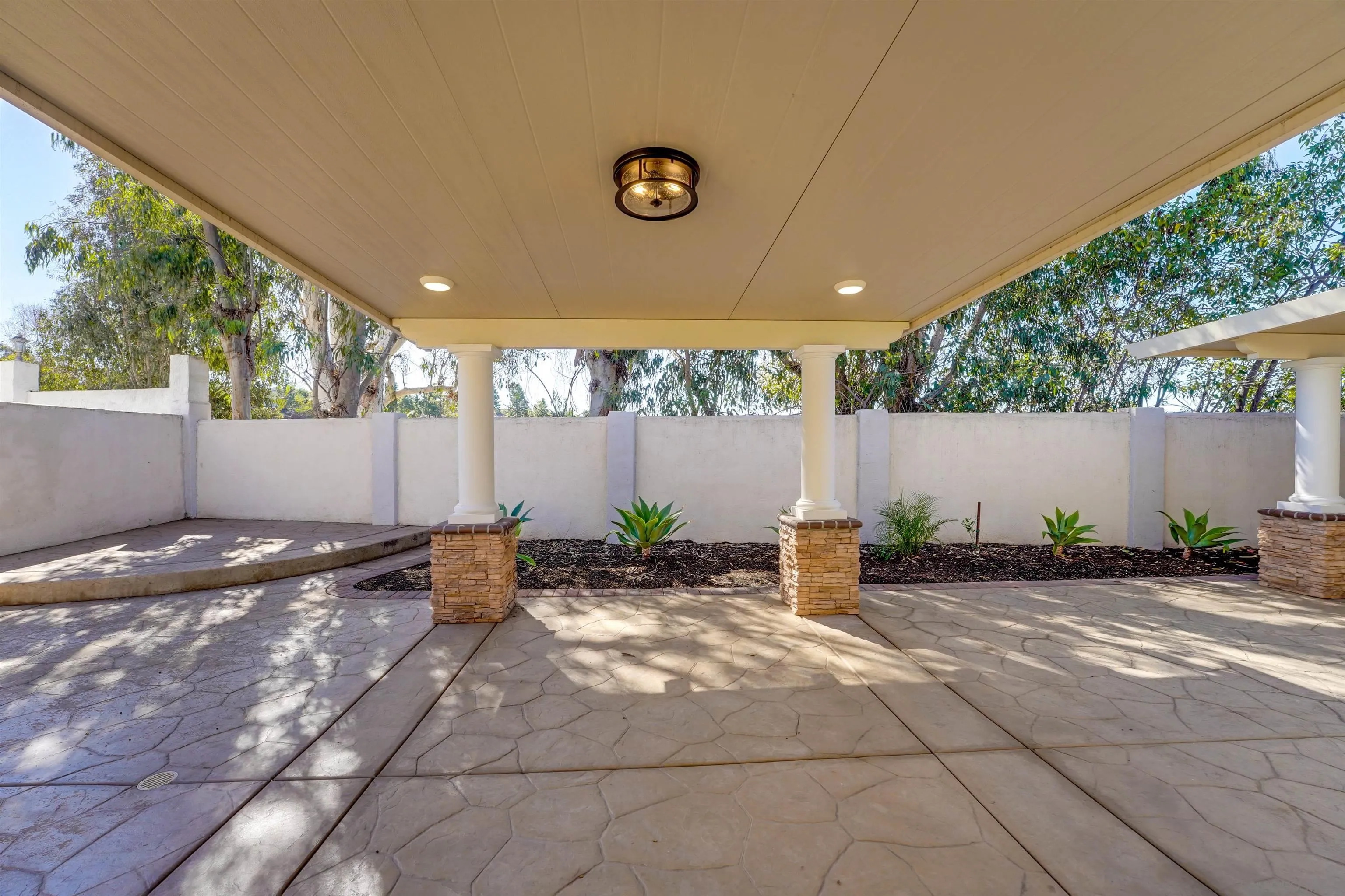 https://cdn.realtyfeed.com/cdn/127/260024906/100eb542393b95c5d8cf1f8f546a4f89.webp