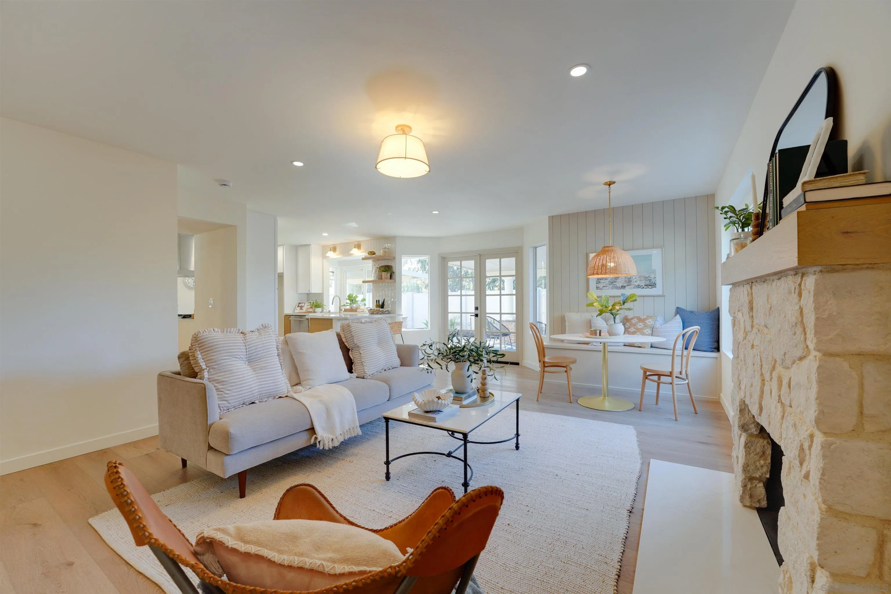 https://cdn.realtyfeed.com/cdn/127/260024906/2199bb1ed75d40fdb68b42d806274f96.webp