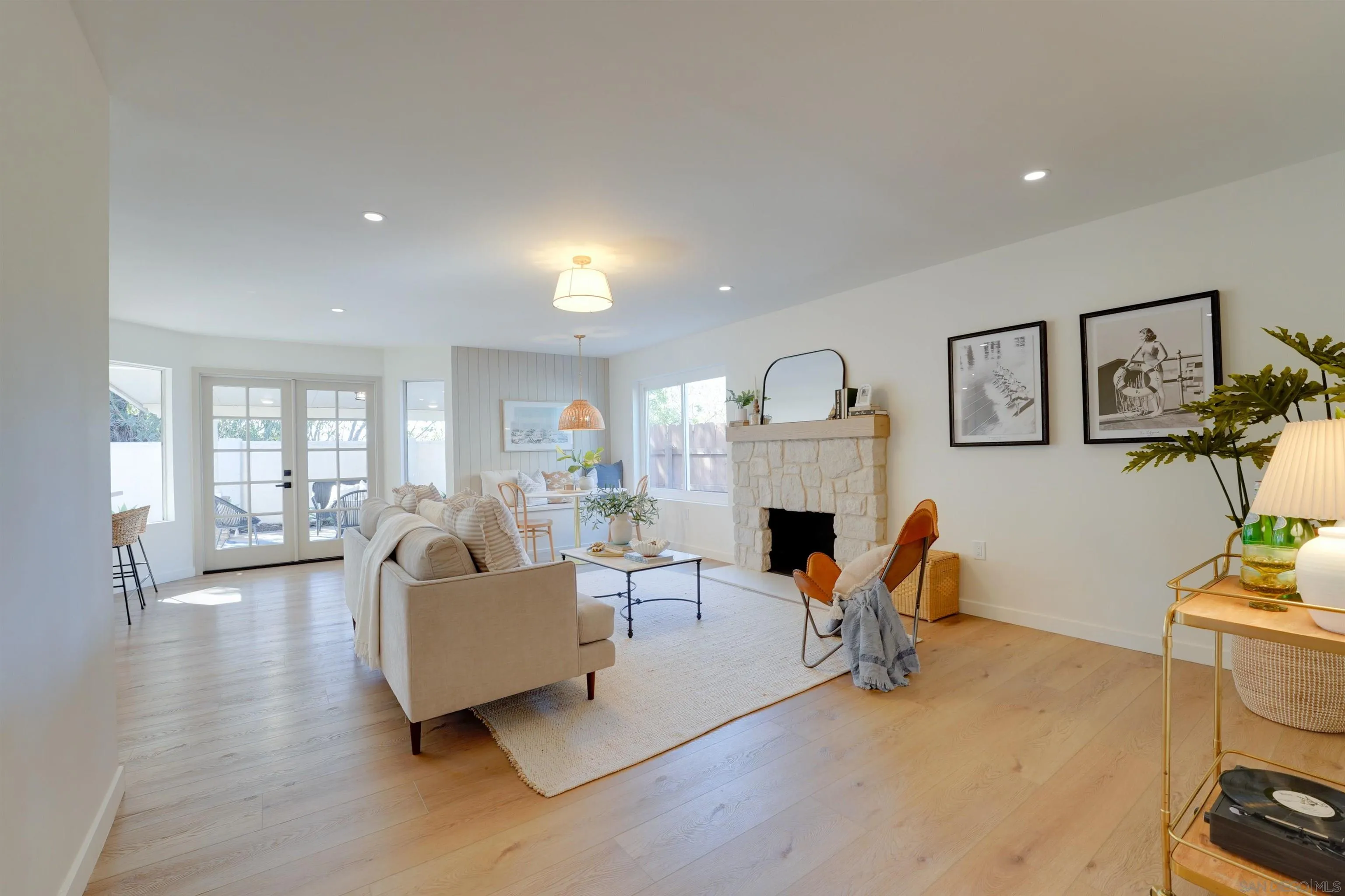 https://cdn.realtyfeed.com/cdn/127/260024906/2540cec0931f6fc7c14046ff80257bbc.webp