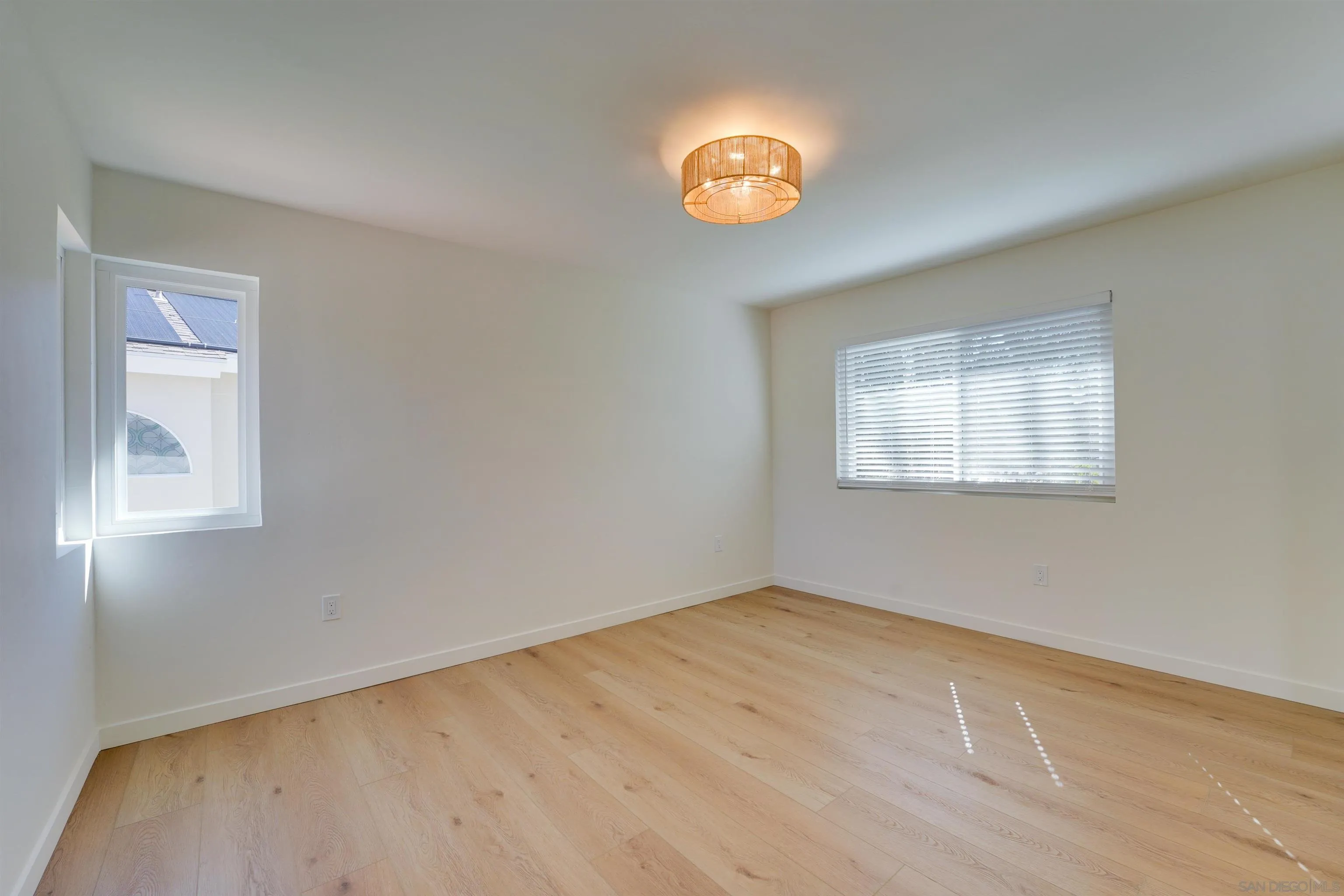 https://cdn.realtyfeed.com/cdn/127/260024906/48a13513c3cf540fe4c462c797ce66d4.webp