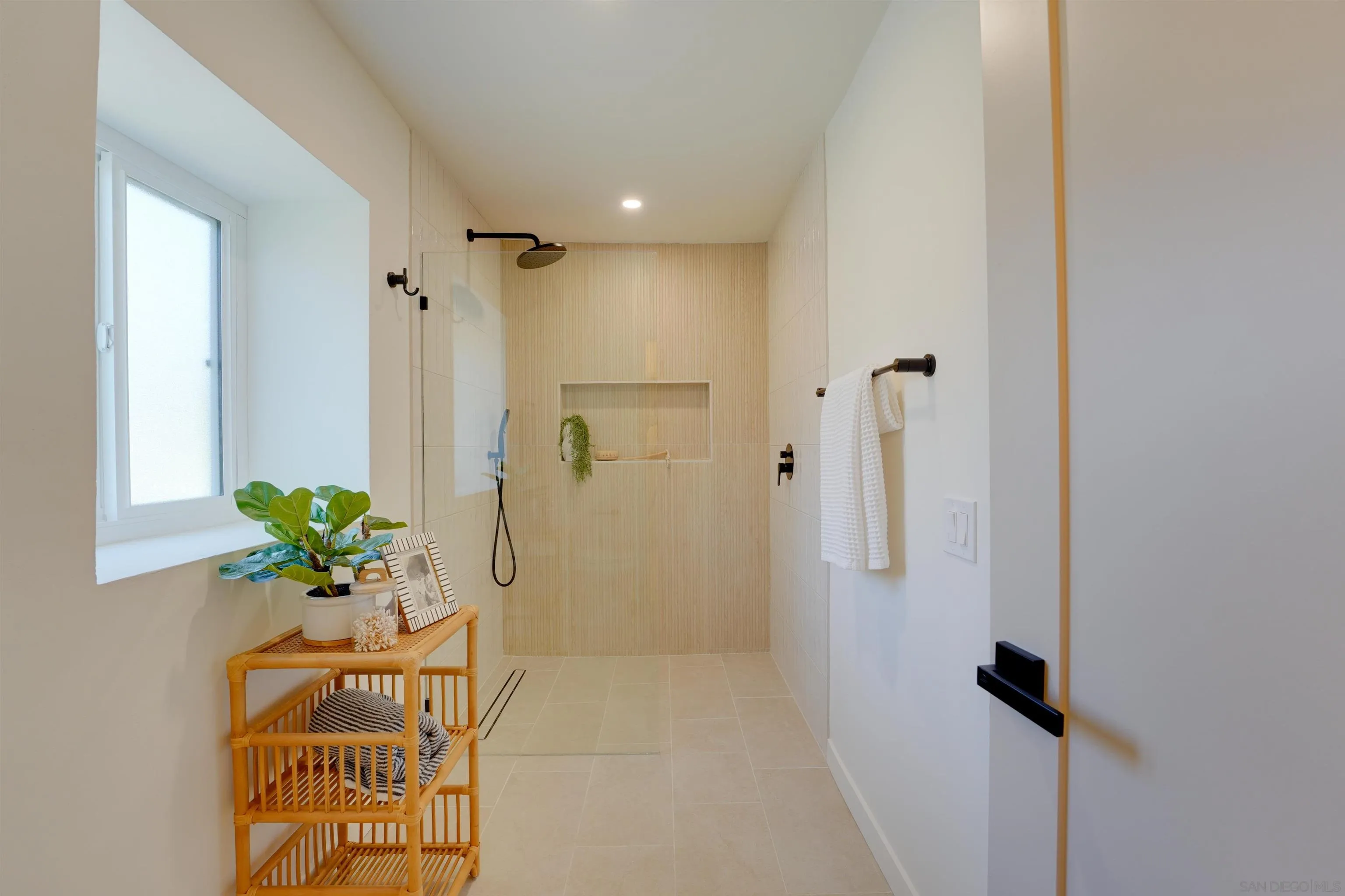 https://cdn.realtyfeed.com/cdn/127/260024906/90d449a53e9f1483ebc0fc848bc777ac.webp