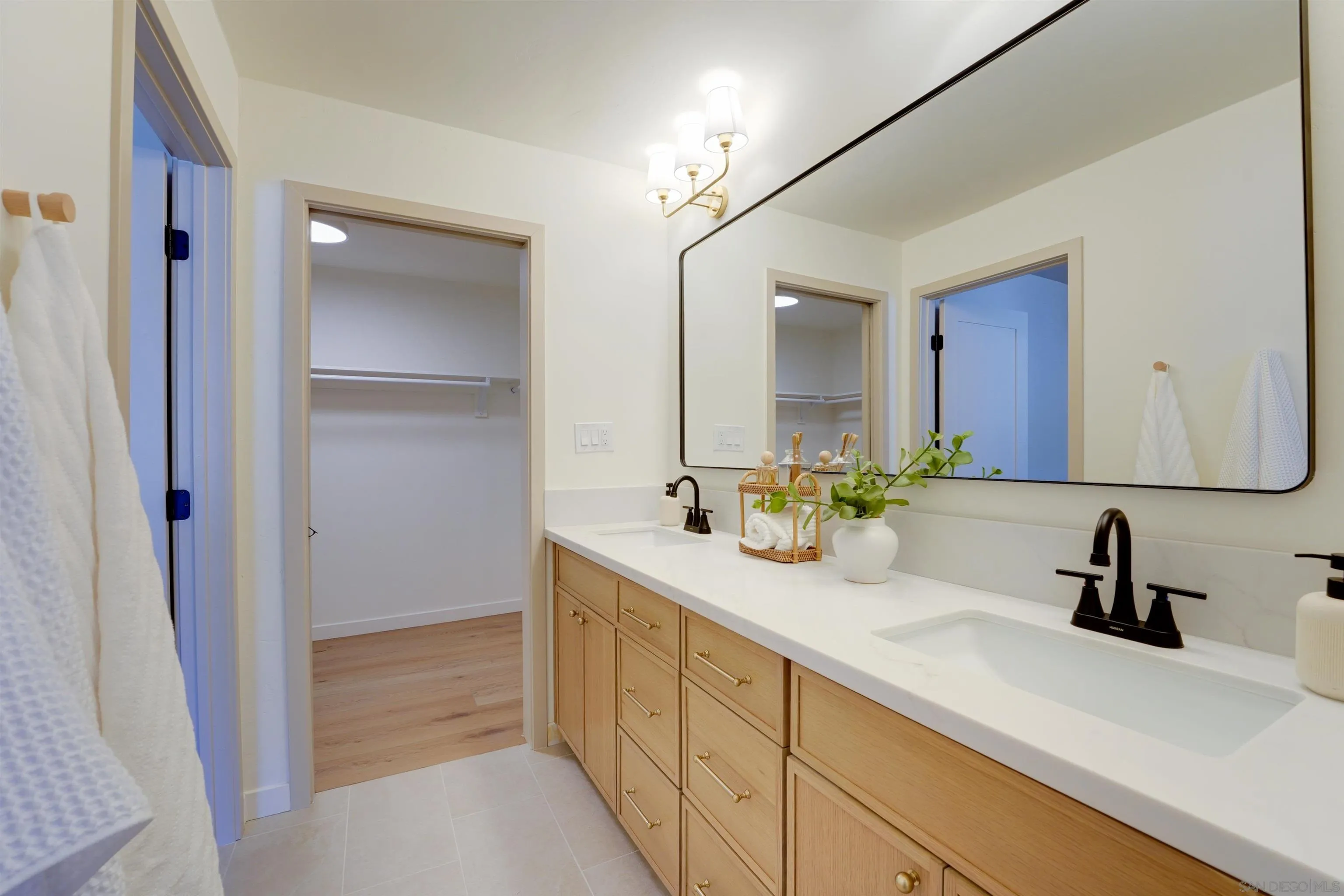 https://cdn.realtyfeed.com/cdn/127/260024906/b281320539bad9e7b868e5e85348cf56.webp