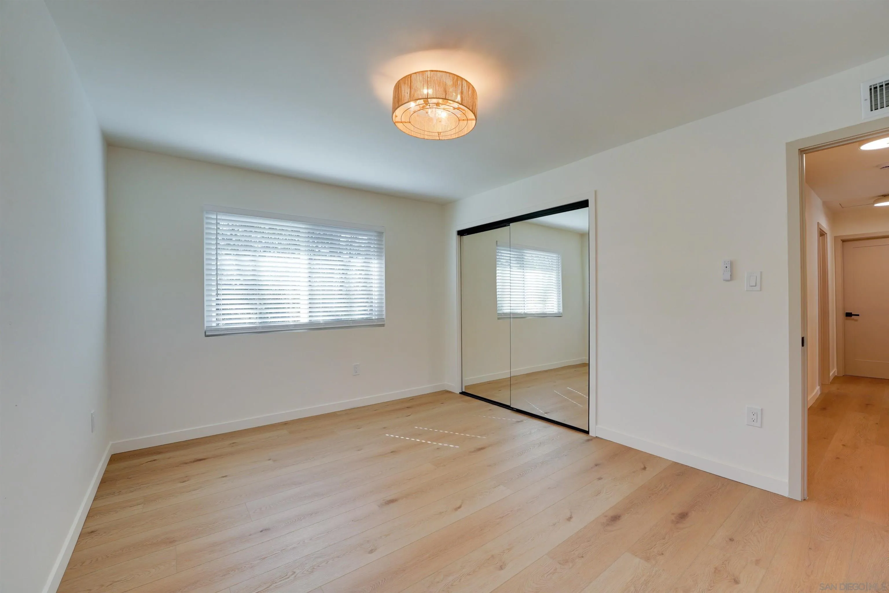 https://cdn.realtyfeed.com/cdn/127/260024906/cdee1d8343781ab3389408780f38f950.webp