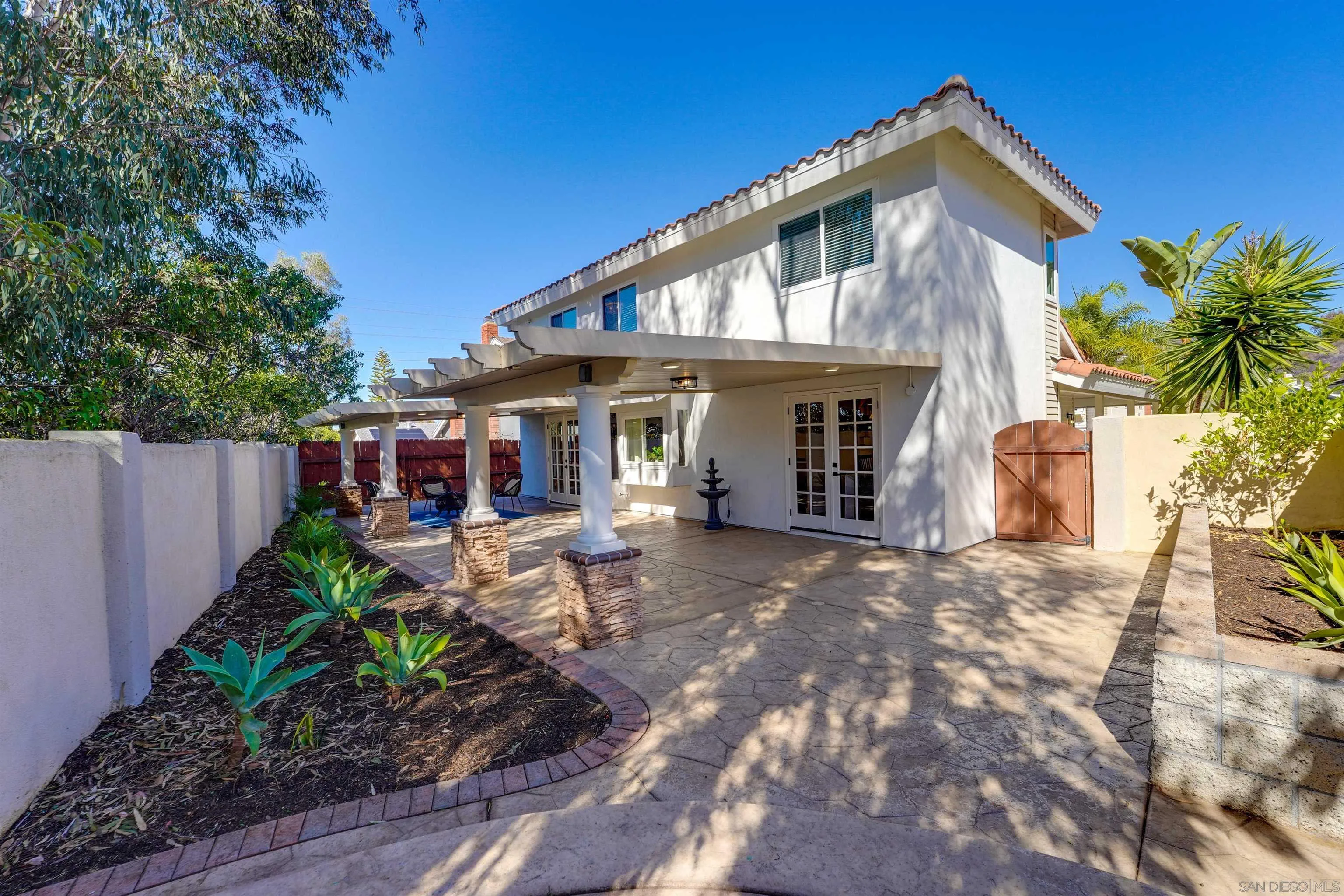 https://cdn.realtyfeed.com/cdn/127/260024906/f84a49e7ce1efb899162fb7294f33d1d.webp