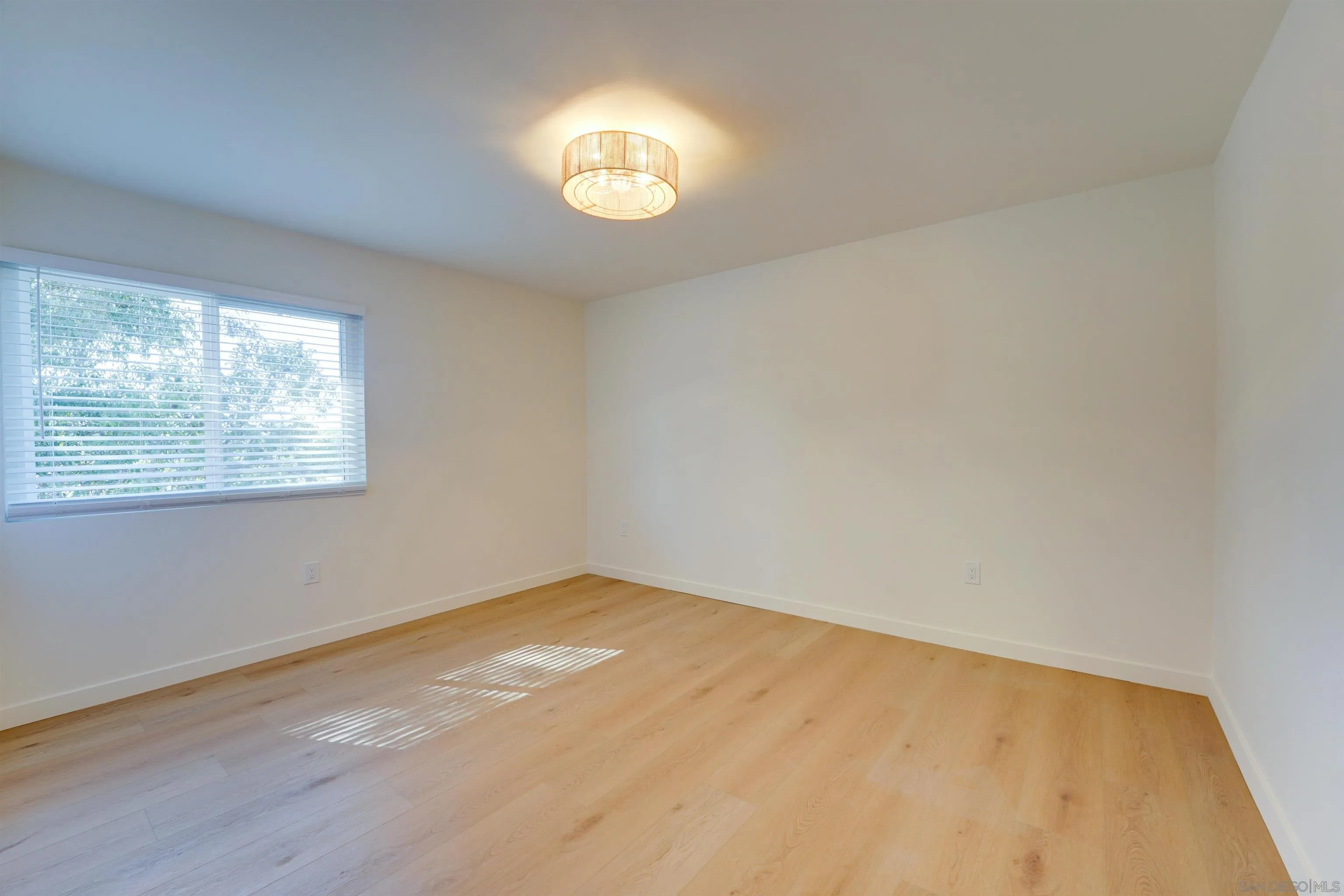 https://cdn.realtyfeed.com/cdn/127/260024906/f9b92aa4b6108030003fb050991a5ad6.webp