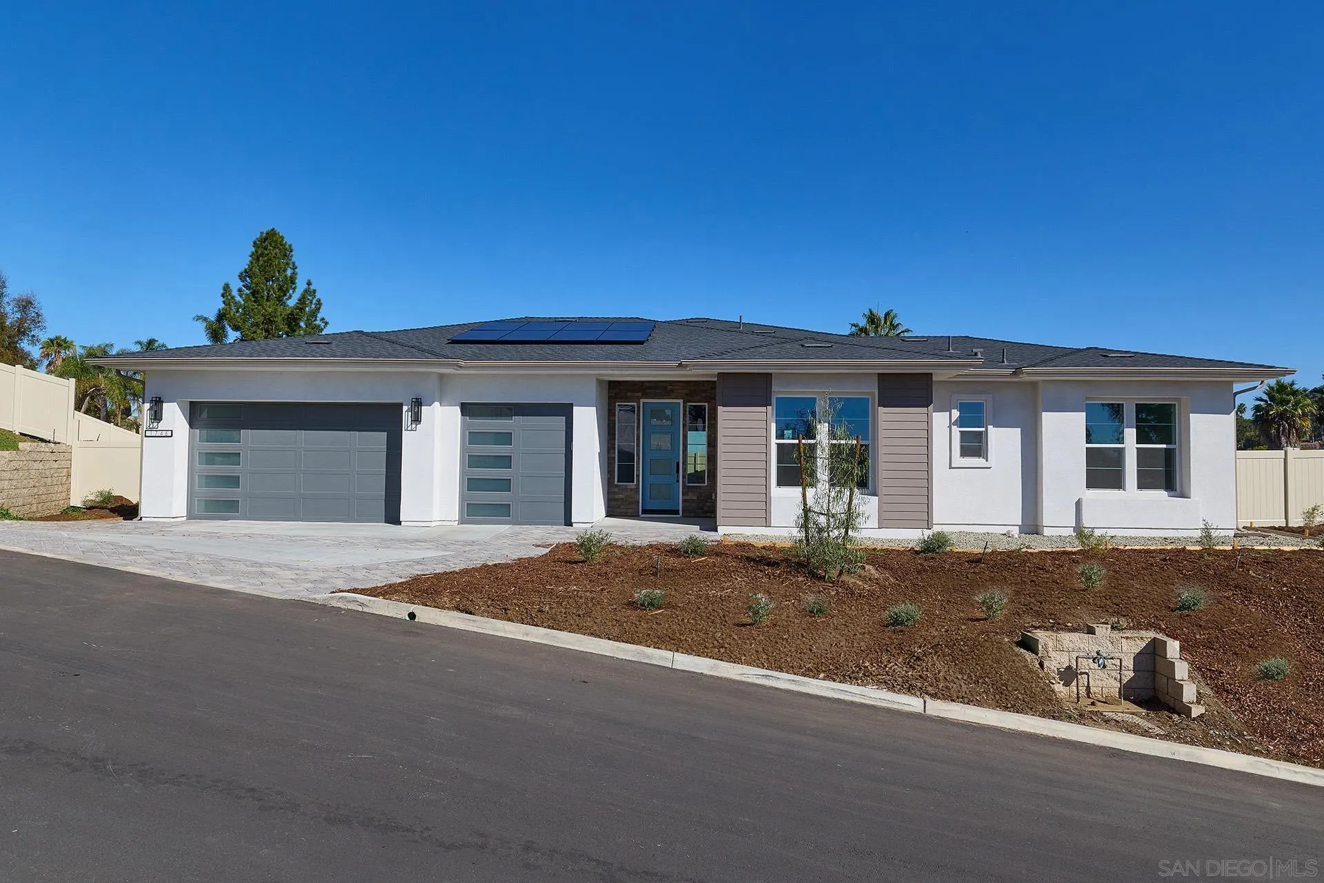 1746 Ishihara Rd, Vista, CA 92084